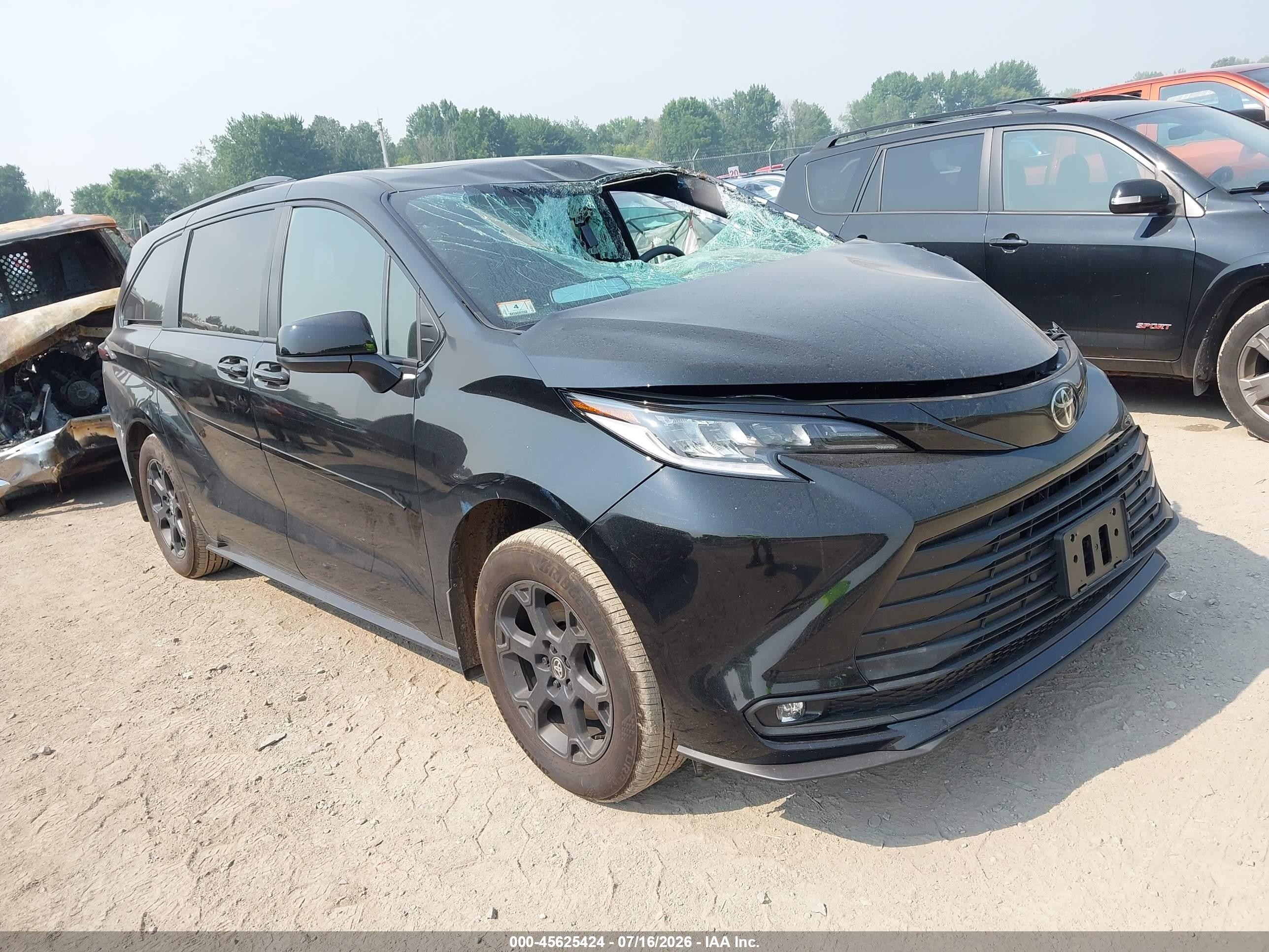 2026 Toyota Sienna Woodland Edition, VIN 5TDCSKFC7TS255427 — Front end