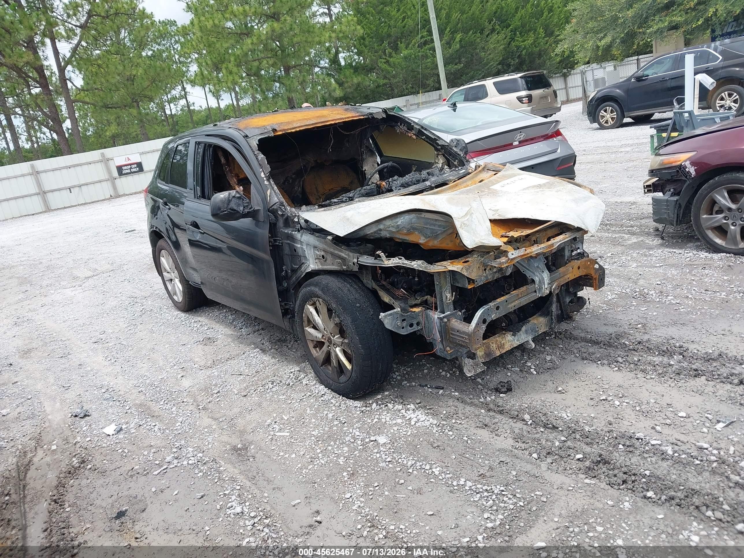 2014 Mitsubishi Outlander ES, VIN 4A4AP3AU9EE013755 — Normal wear