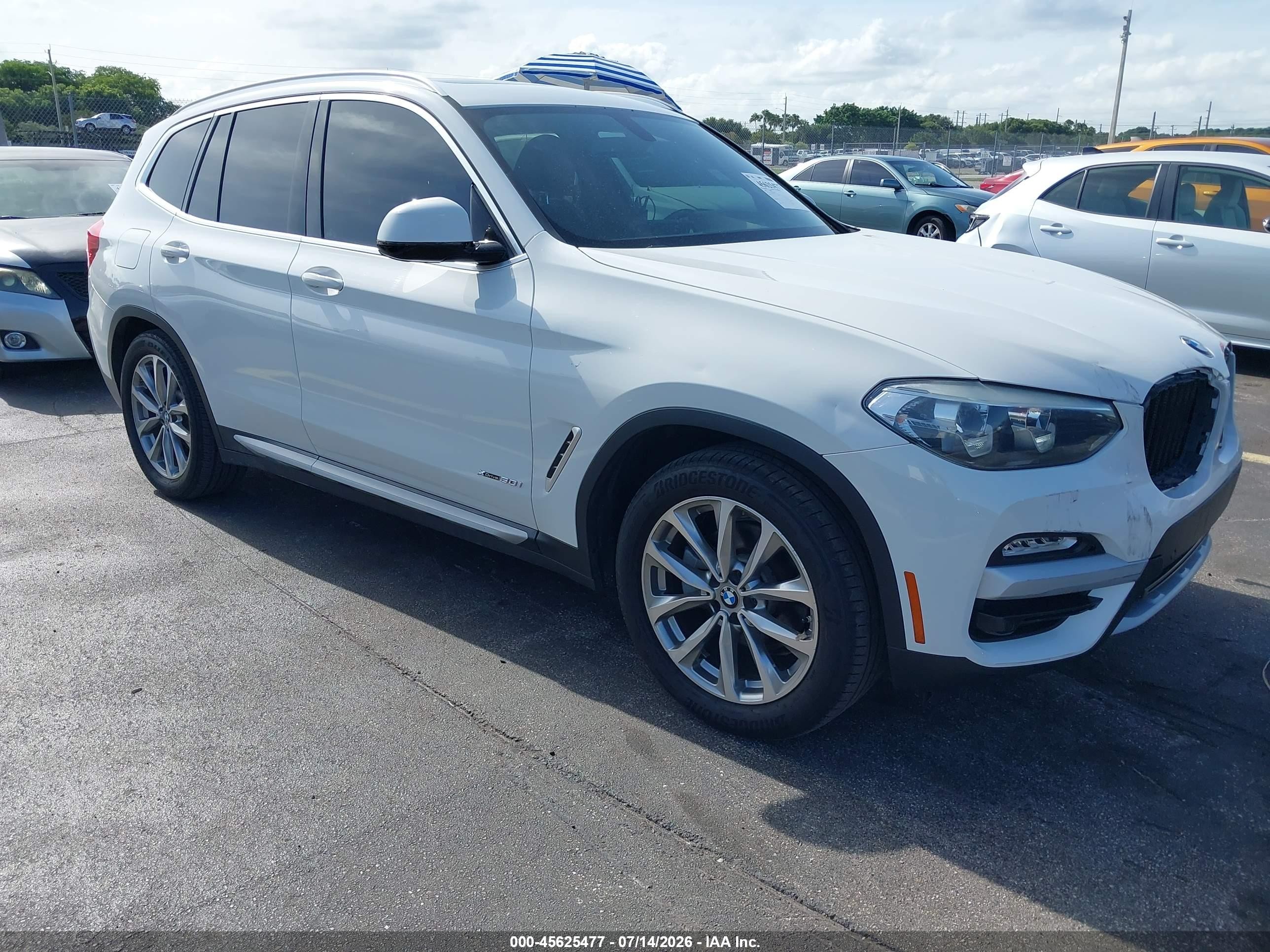2018 BMW X3 xDrive30i, VIN 5UXTR9C56JLD66626 — Перед