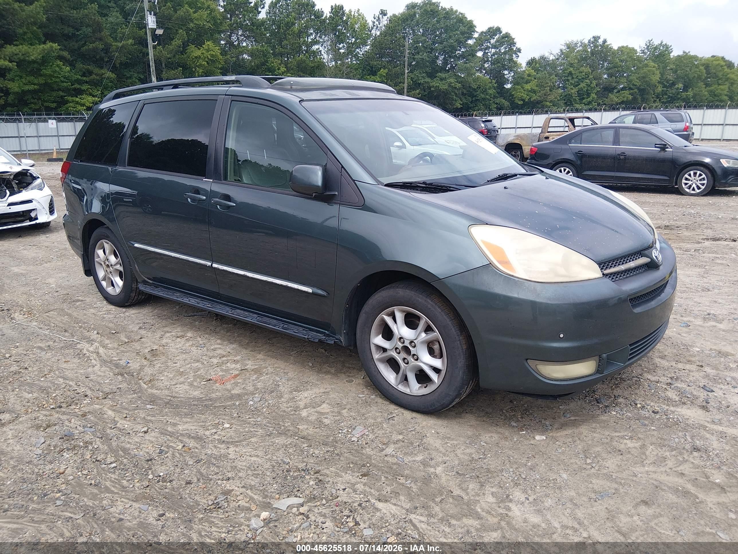2004 Toyota Sienna XLE, VIN 5TDZA22C74S085932 — Normal wear