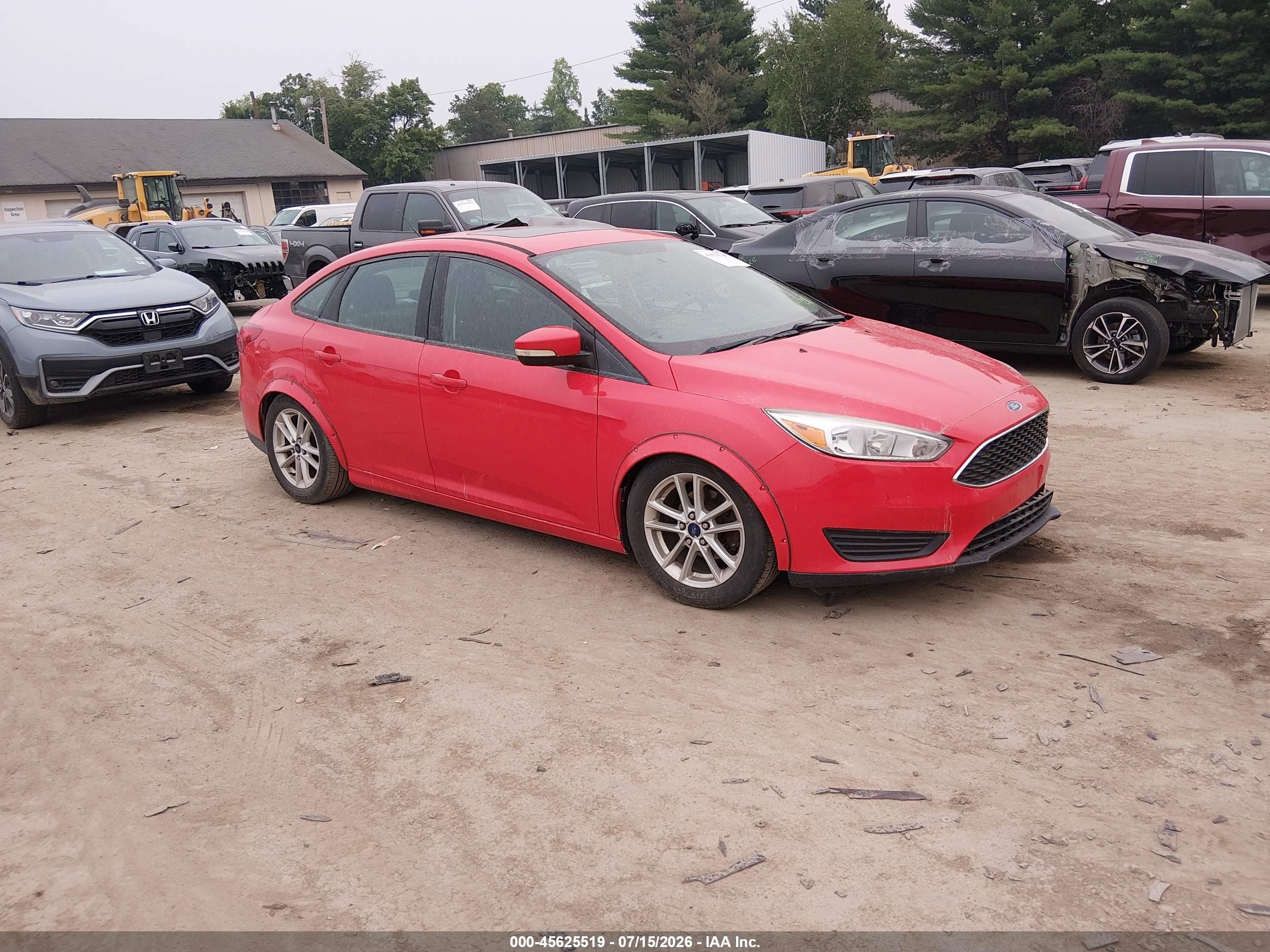 2015 Ford Focus SE, VIN 1FADP3FE2FL338045 — Normal wear