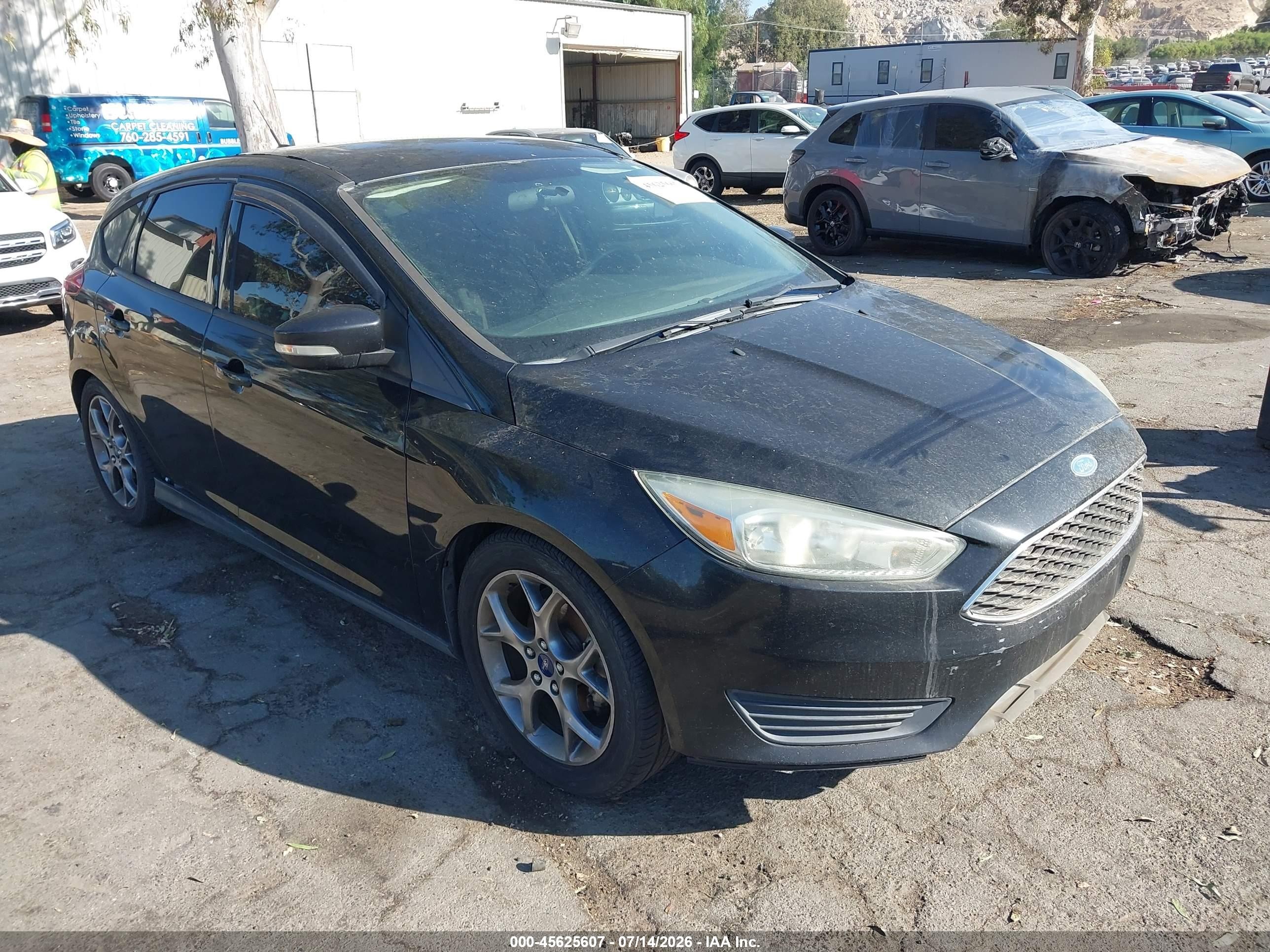 2015 Ford Focus SE, VIN 1FADP3K28FL256428 — Normal wear