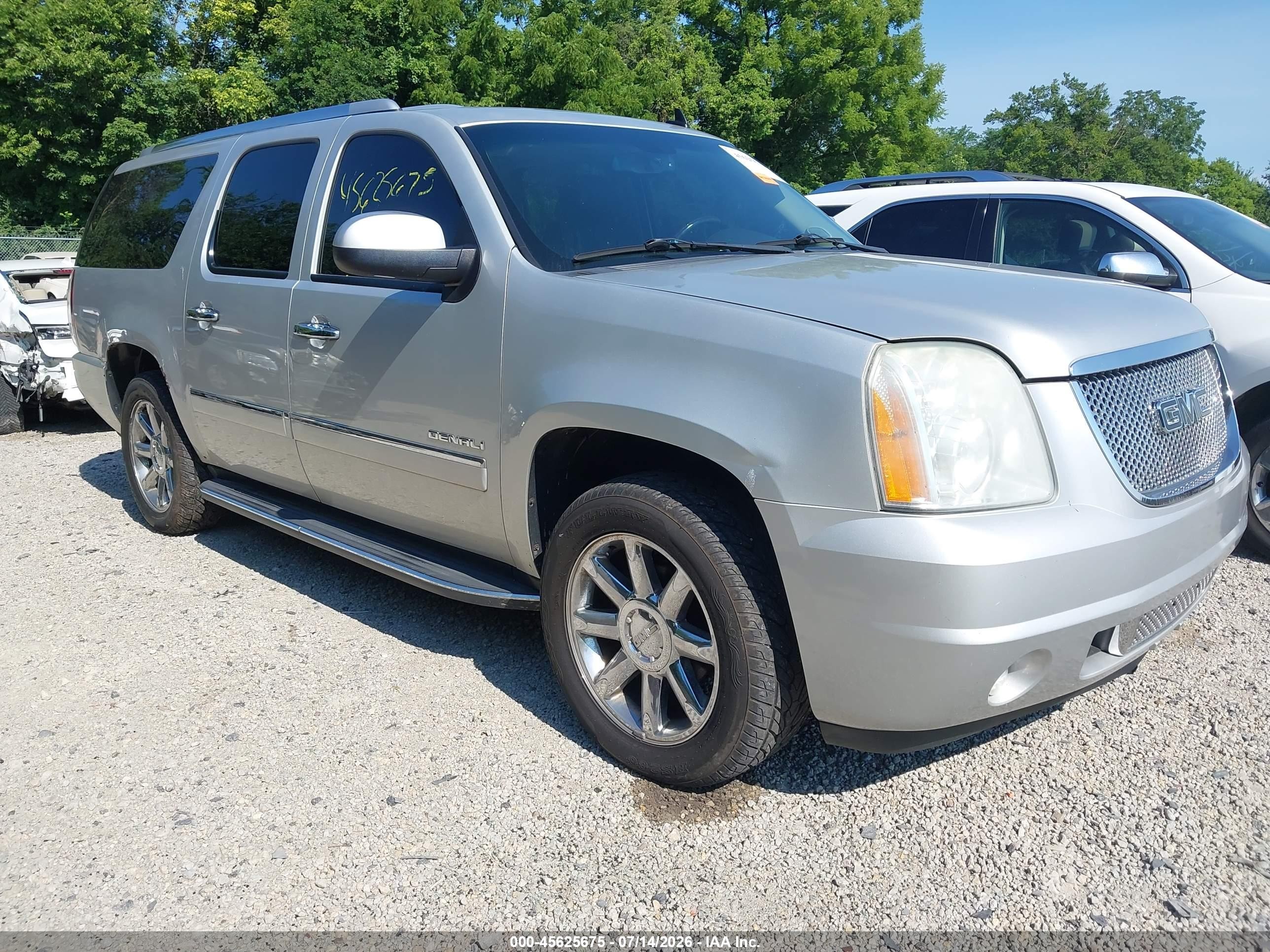 2011 GMC Yukon XL Denali, VIN 1GKS2MEF9BR133768 — Side