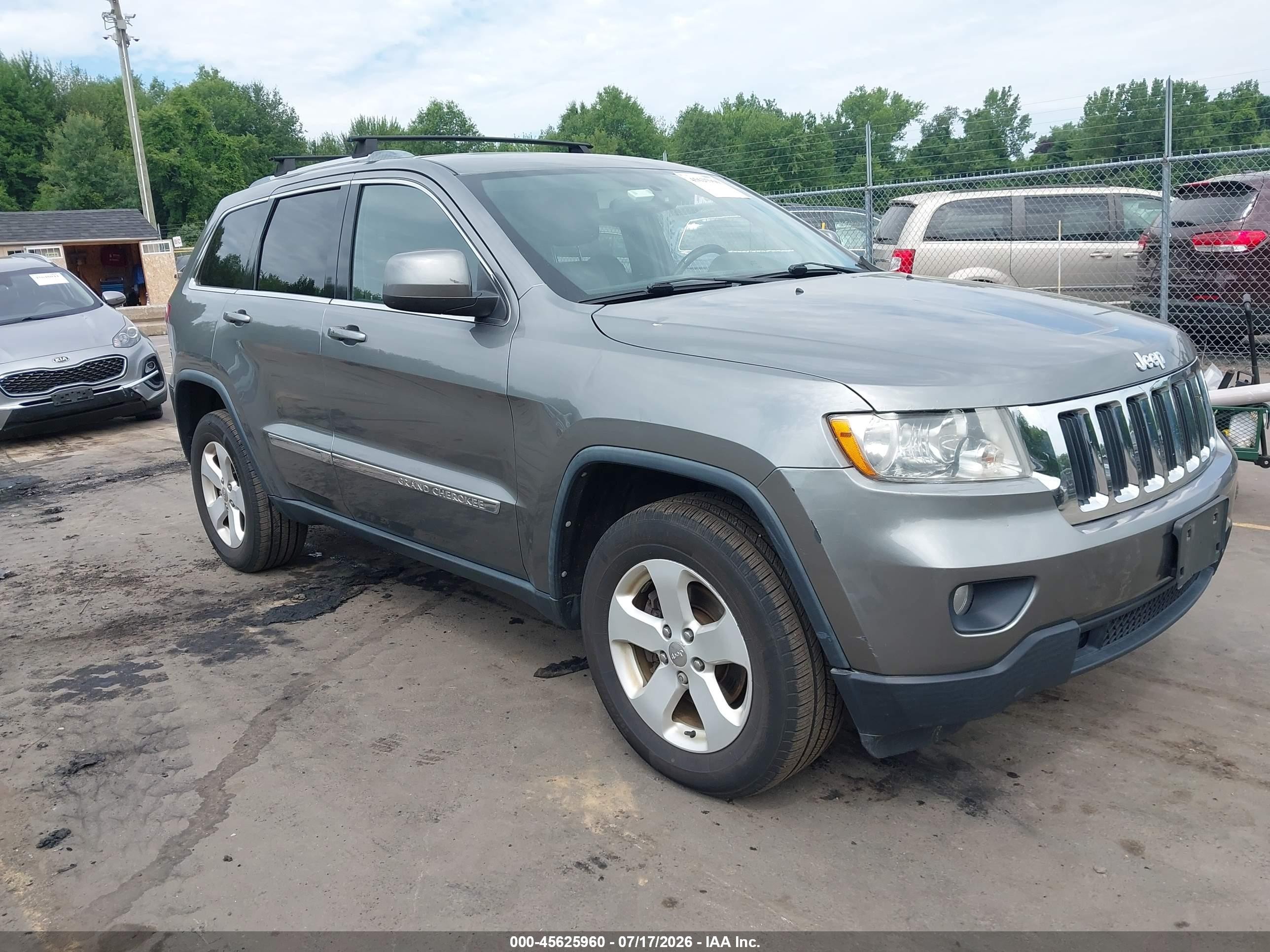 2013 Jeep Grand Cherokee Laredo, VIN 1C4RJFAG3DC513878 — Side