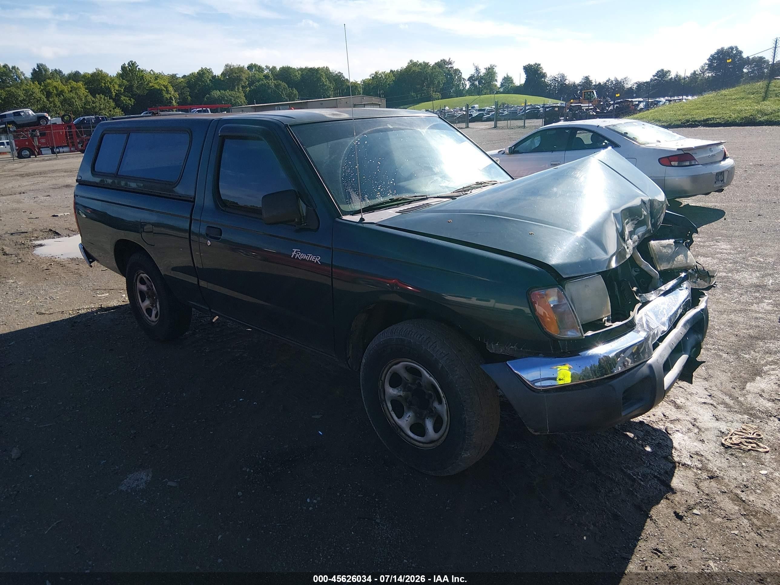 2000 Nissan Frontier XE, VIN 1N6DD21S3YC324312 — Перед