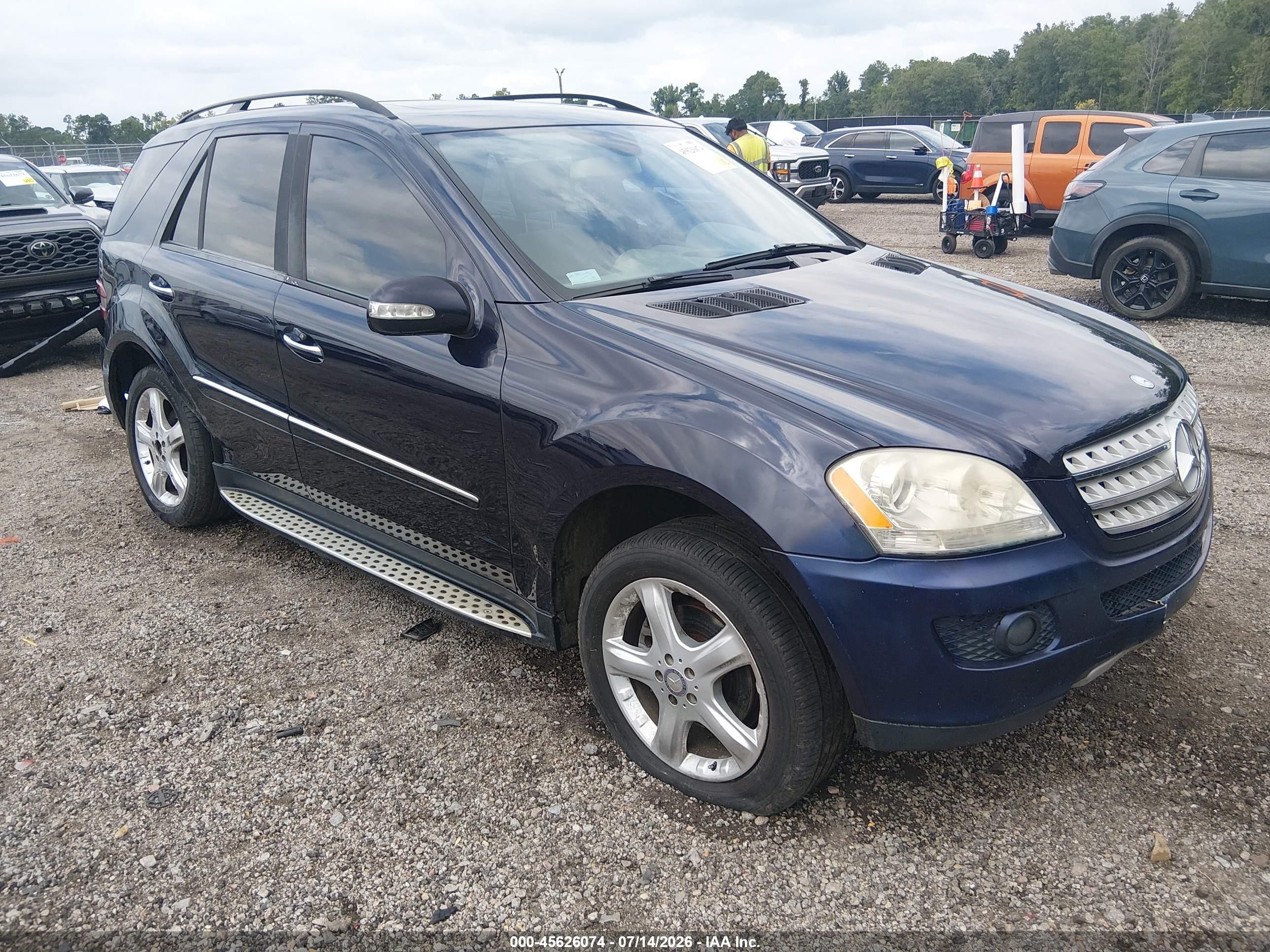 2008 Mercedes-Benz M 350, VIN 4JGBB86E28A310463 — Rear end
