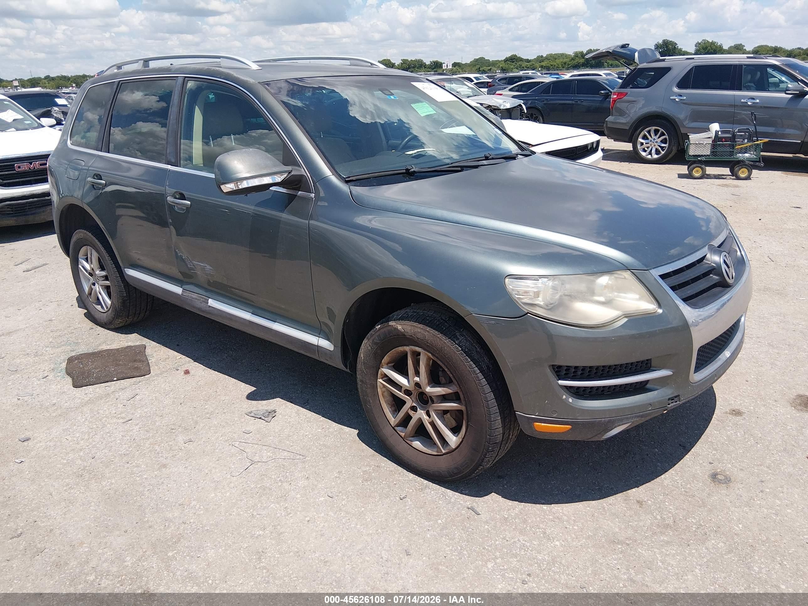 2008 Volkswagen Touareg V6, VIN WVGBE77LX8D006049 — Side