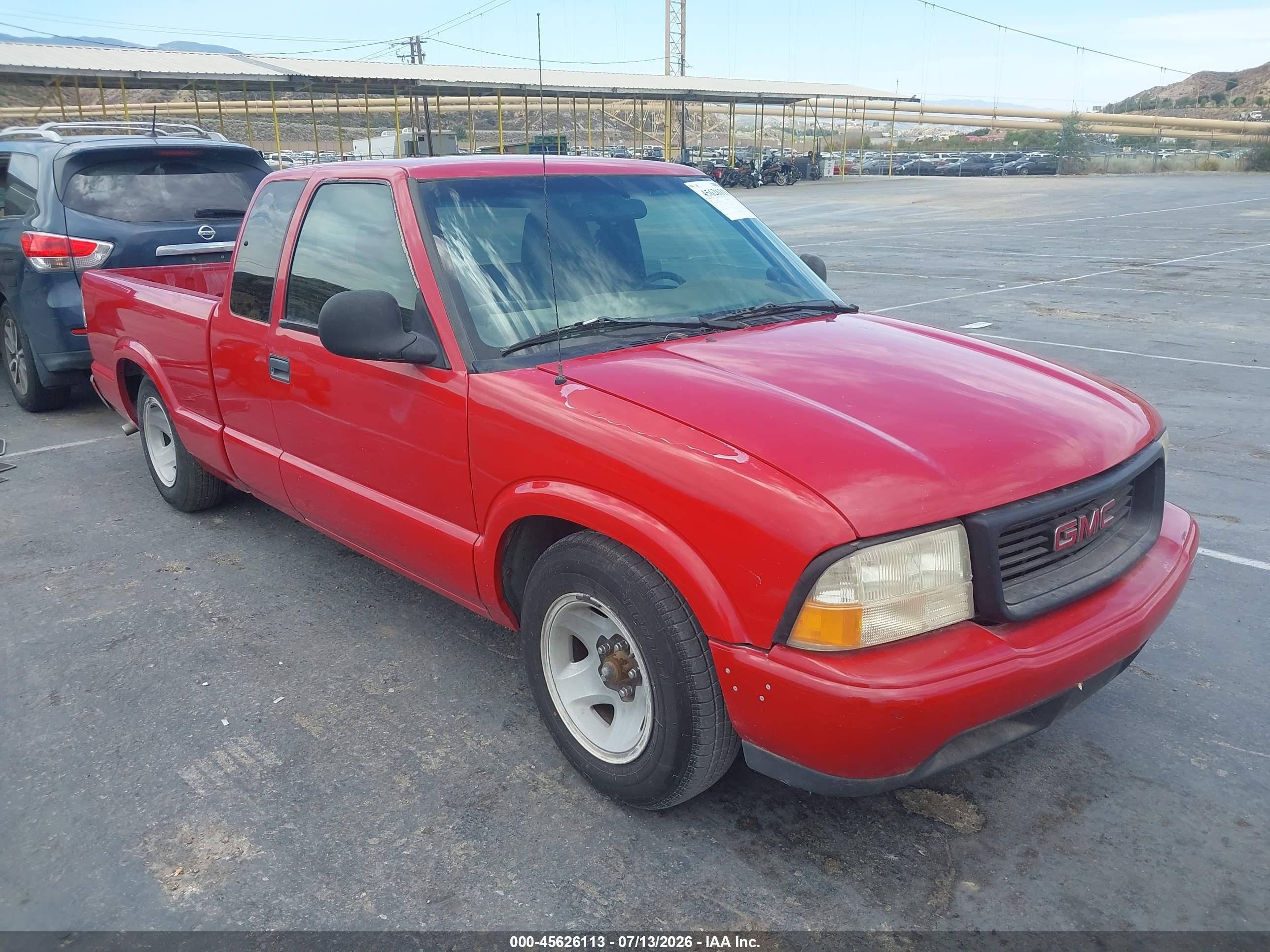 1998 GMC Sonoma SLS, VIN 1GTCS1949W8536667 — Normal wear