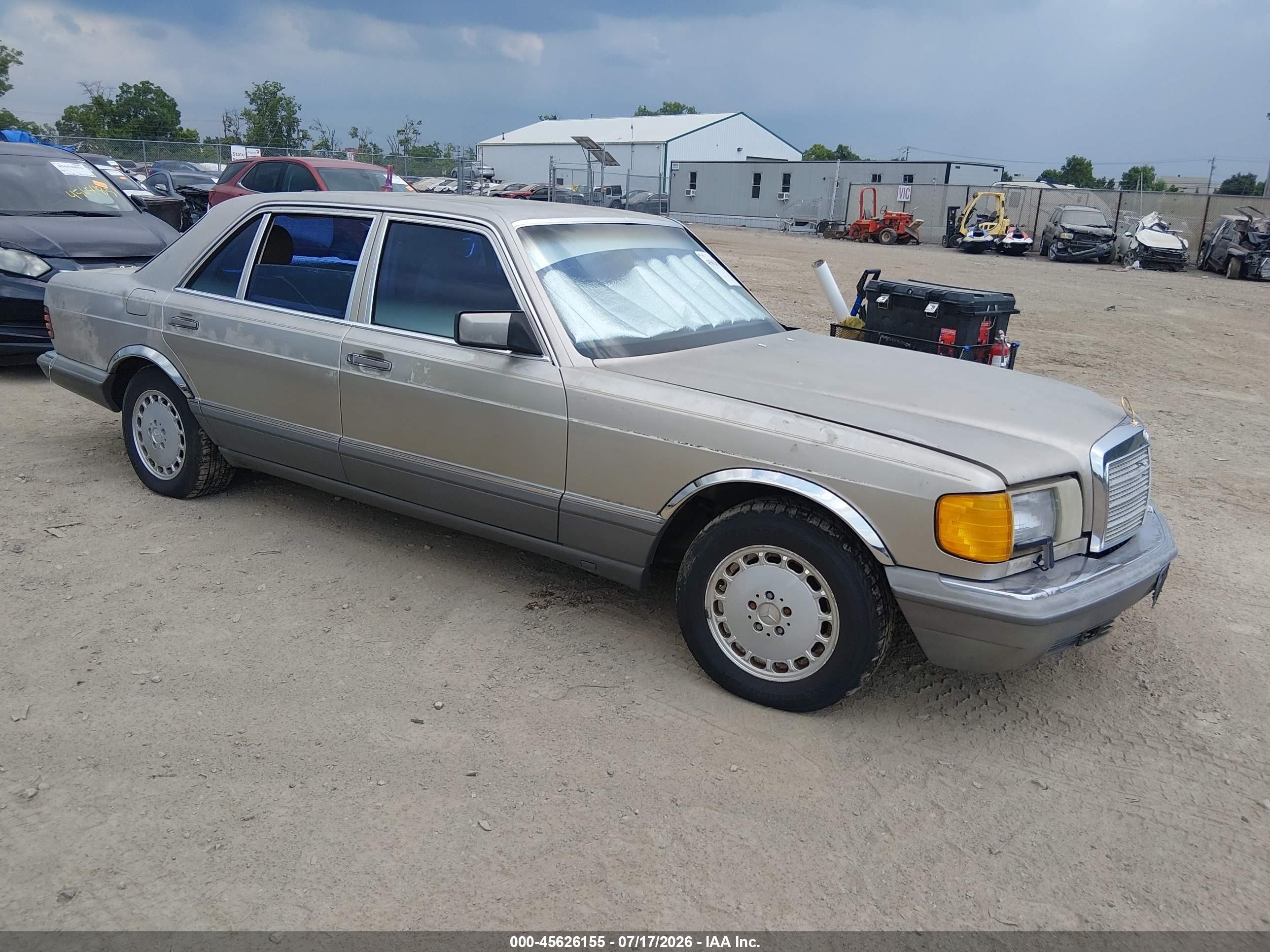 1989 Mercedes-Benz 560, VIN WDBCA39E7KA459063 — Normal wear