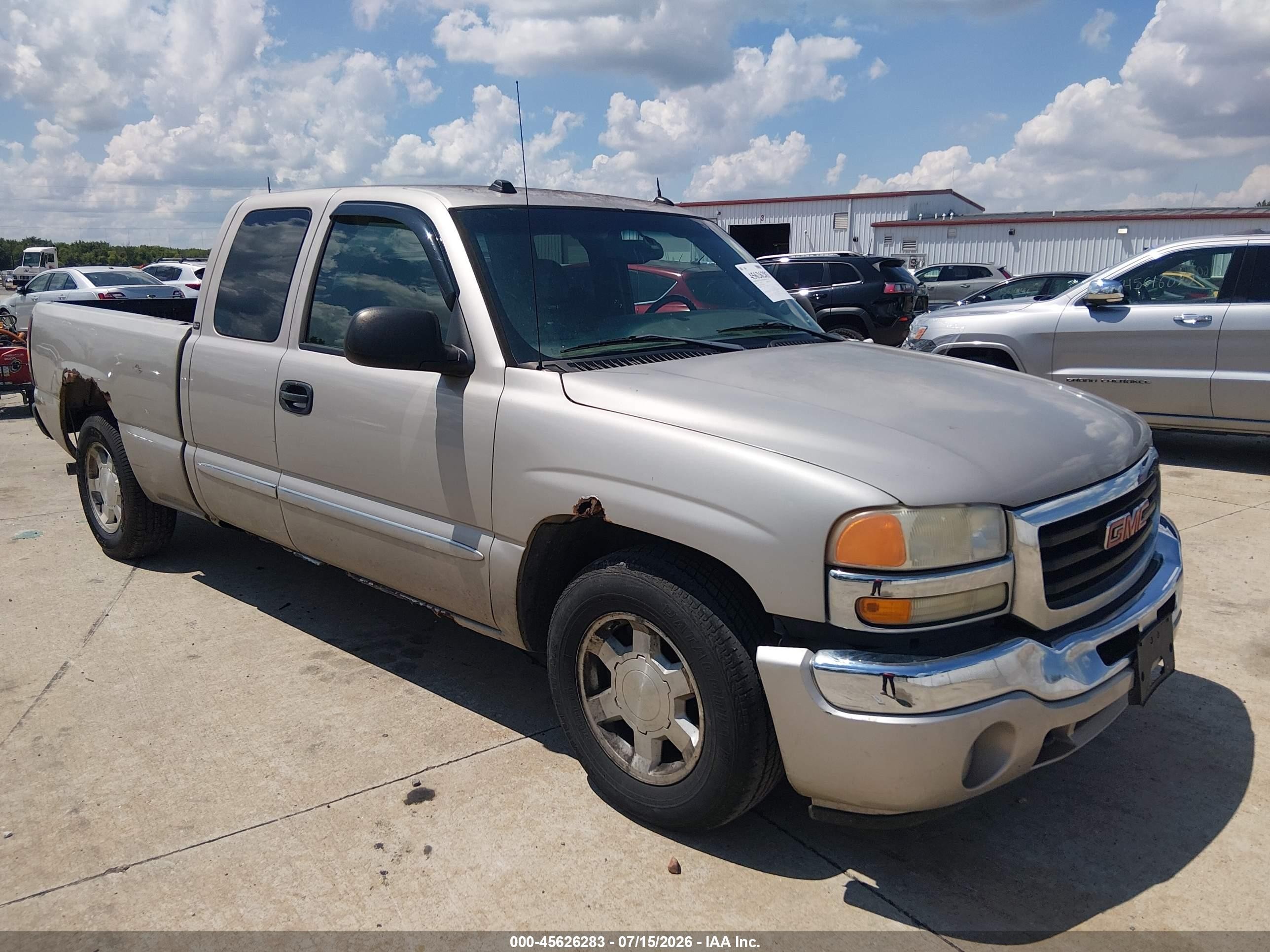 2005 GMC Sierra 1500 SLE, VIN 1GTEC19T75Z339387 — Normal wear