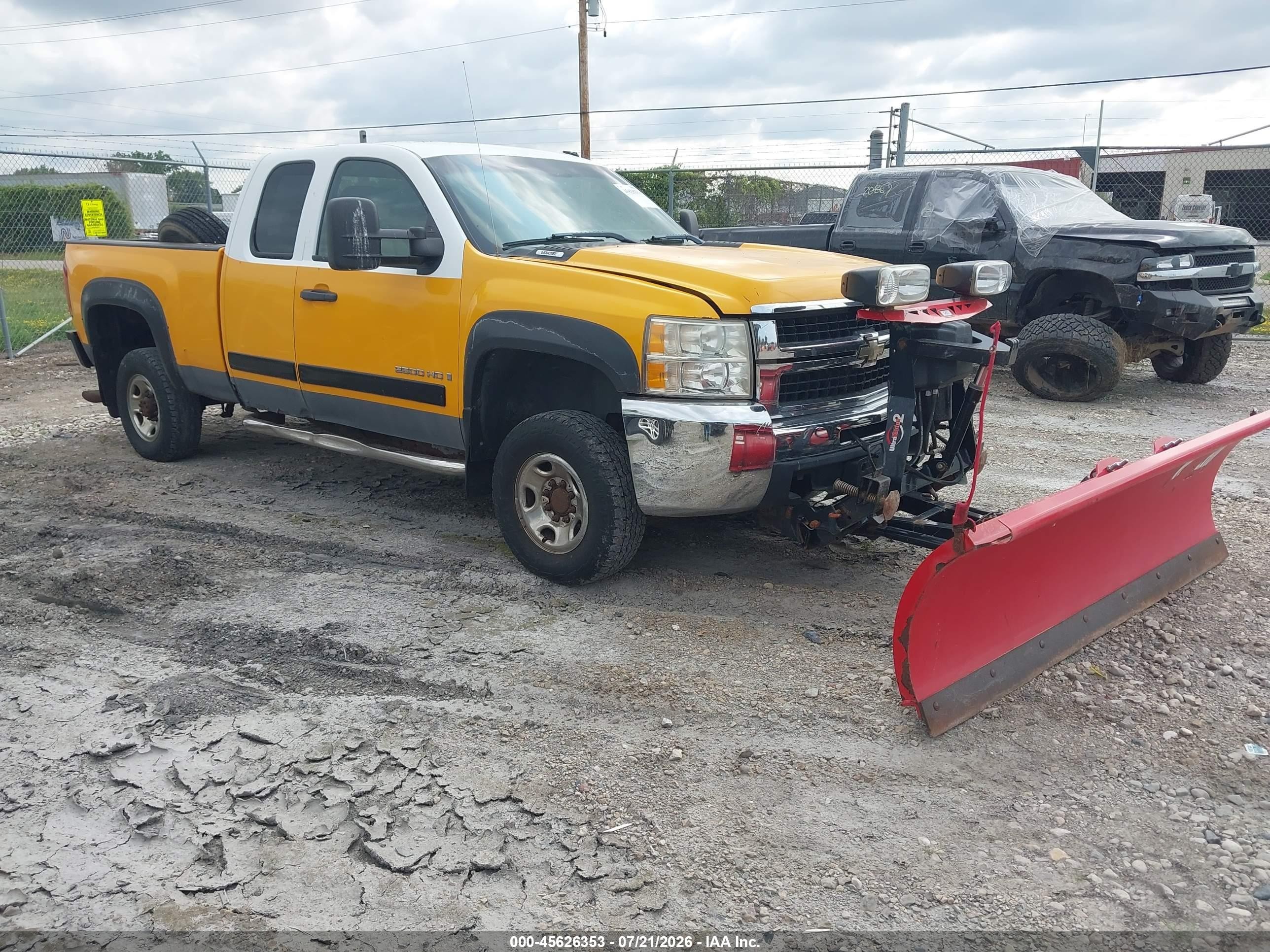 2007 Chevrolet Silverado 2500HD 1LT, VIN 1GCHK29K07E579243 — Бок