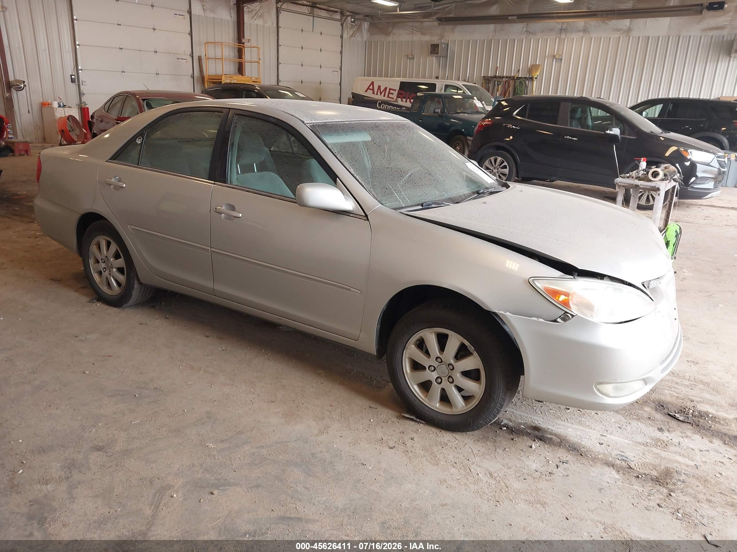 2004 Toyota Camry XLE, VIN 4T1BE30K94U882440 — Front end
