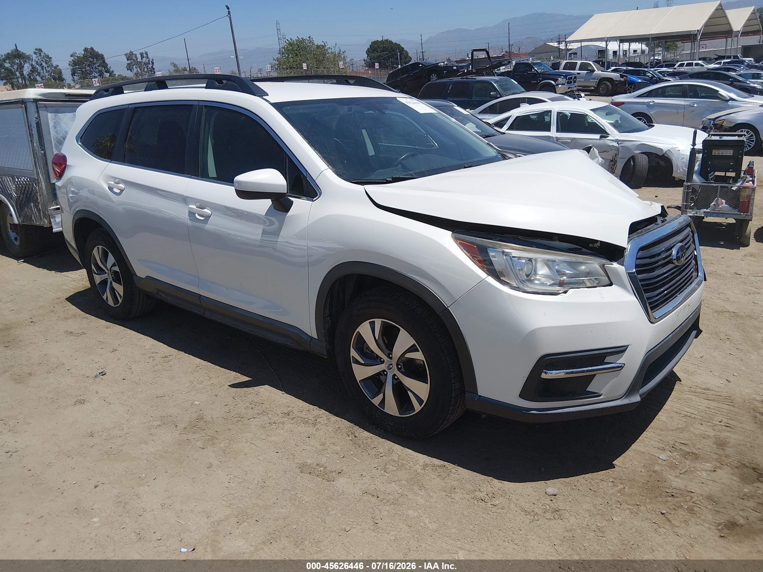 2020 Subaru Ascent Premium, VIN 4S4WMACD9L3455060 — Front end