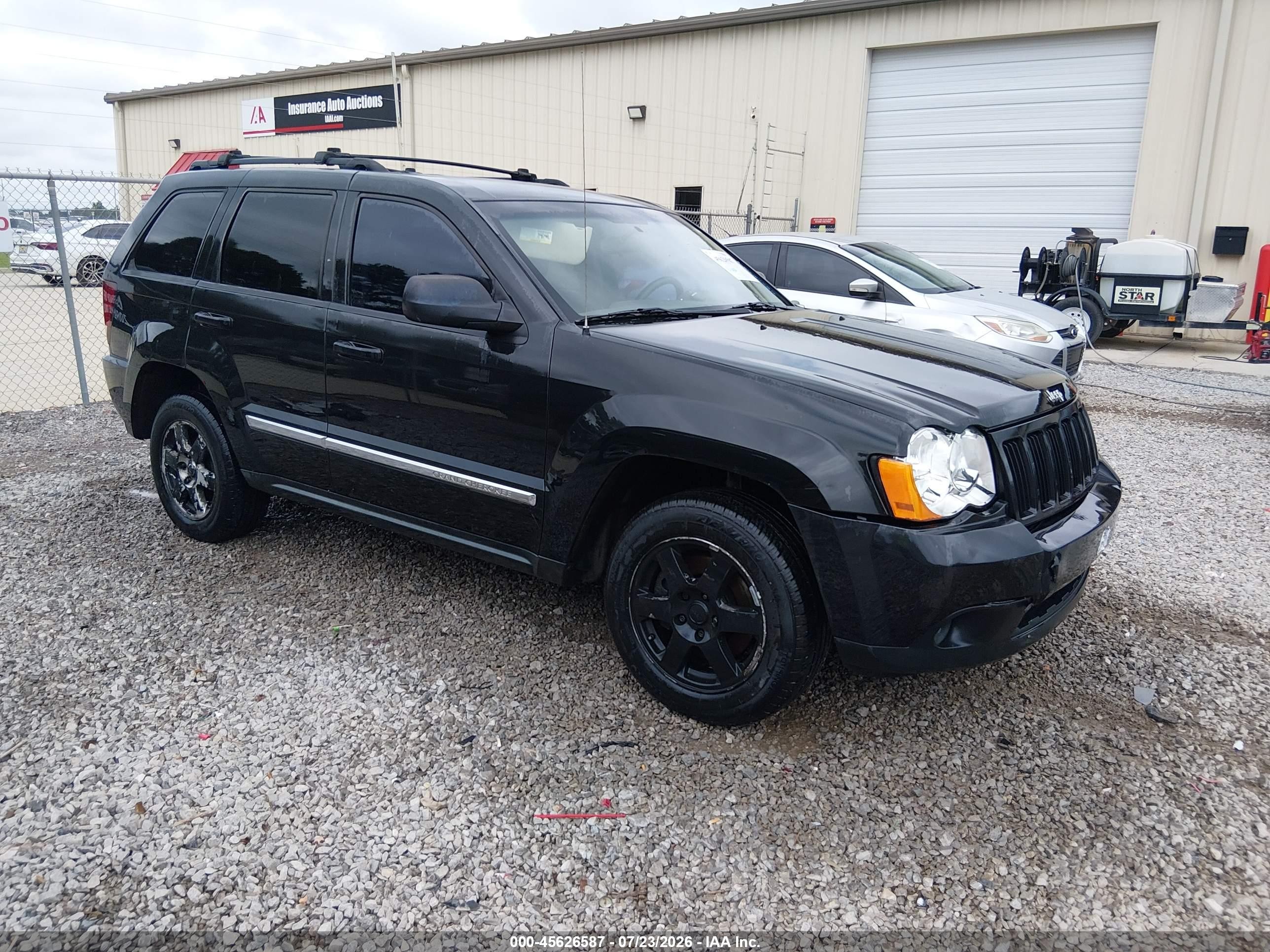 2010 Jeep Grand Cherokee Laredo, VIN 1J4PR4GK6AC154189 — Normal wear