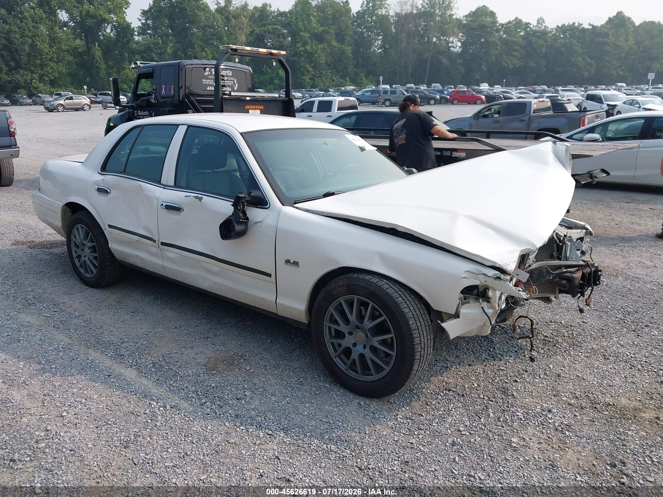 2011 Ford Police Interceptor, VIN 2FABP7BV2BX100584 — Front end