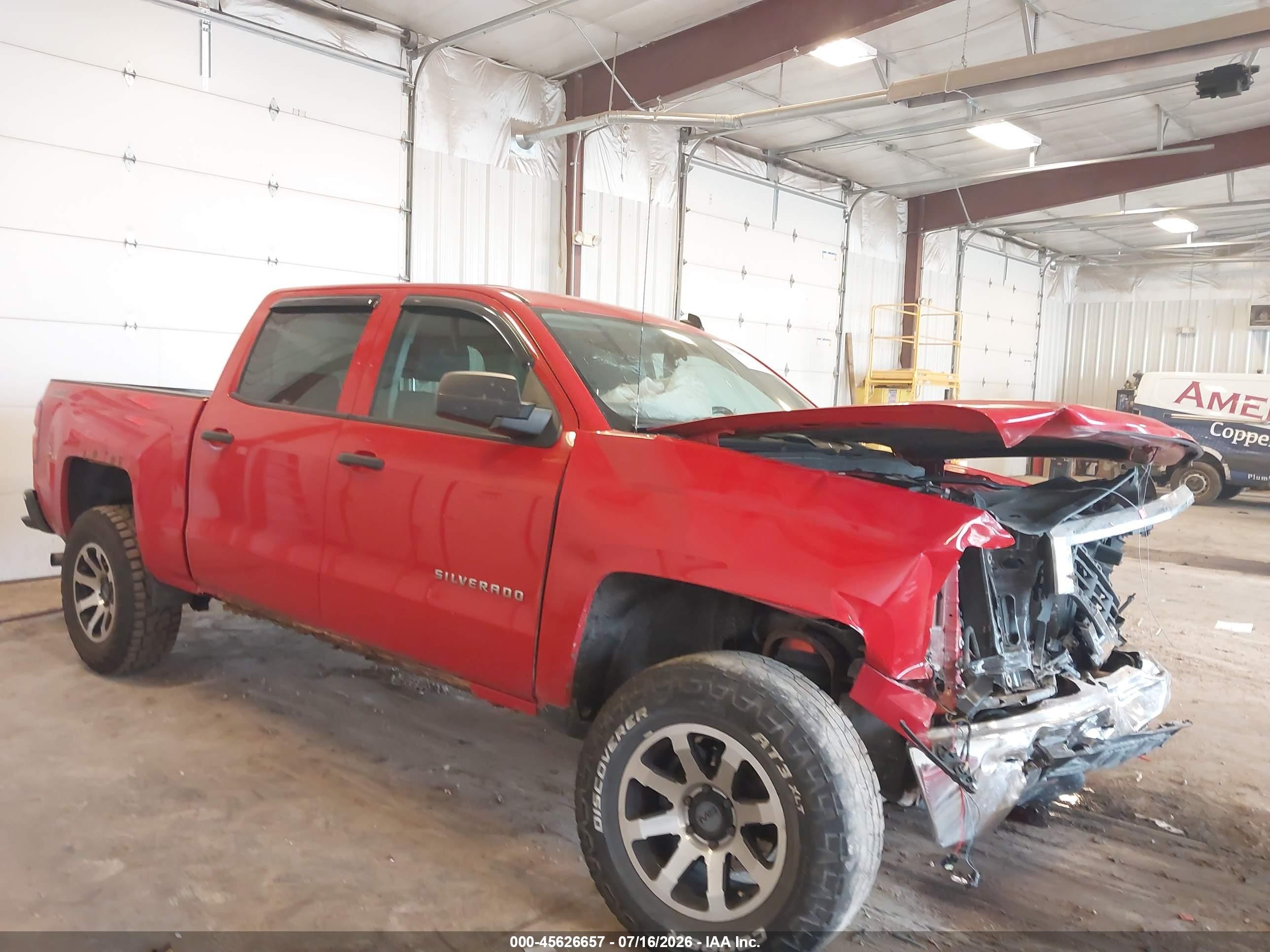 2014 Chevrolet Silverado 1500 LT, VIN 3GCUKREC2EG349411 — Front end