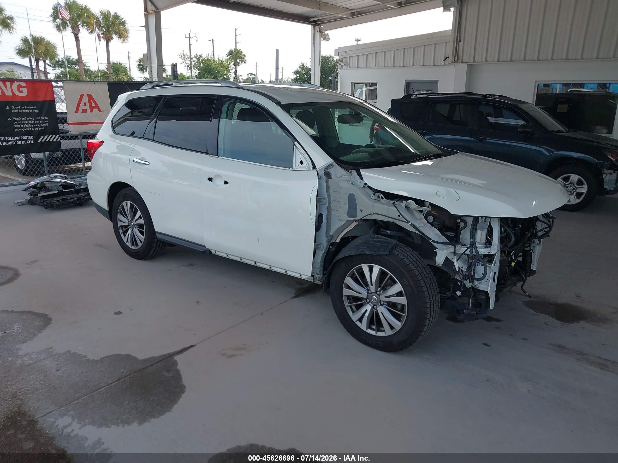 2019 Nissan Pathfinder Platinum, VIN 5N1DR2MN4KC617892 — Front end