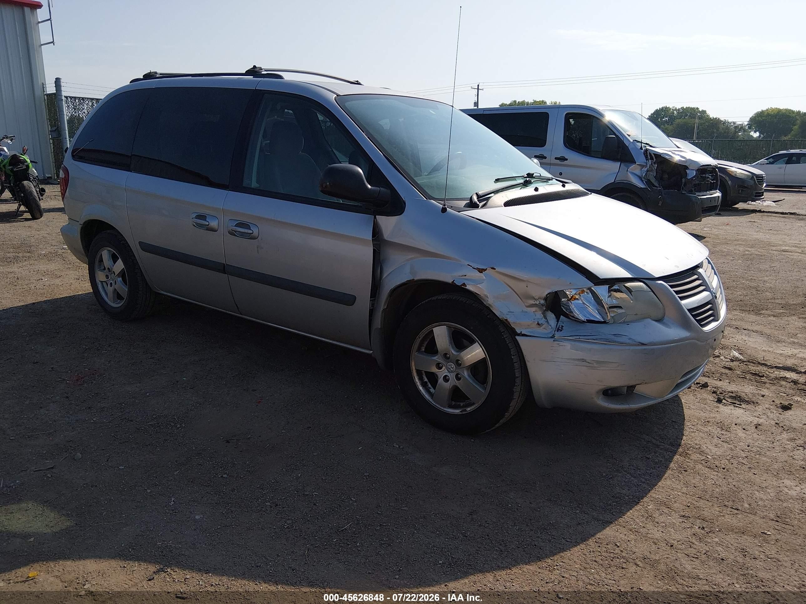 2006 Dodge Caravan SXT, VIN 1D4GP45R76B501444 — Перед
