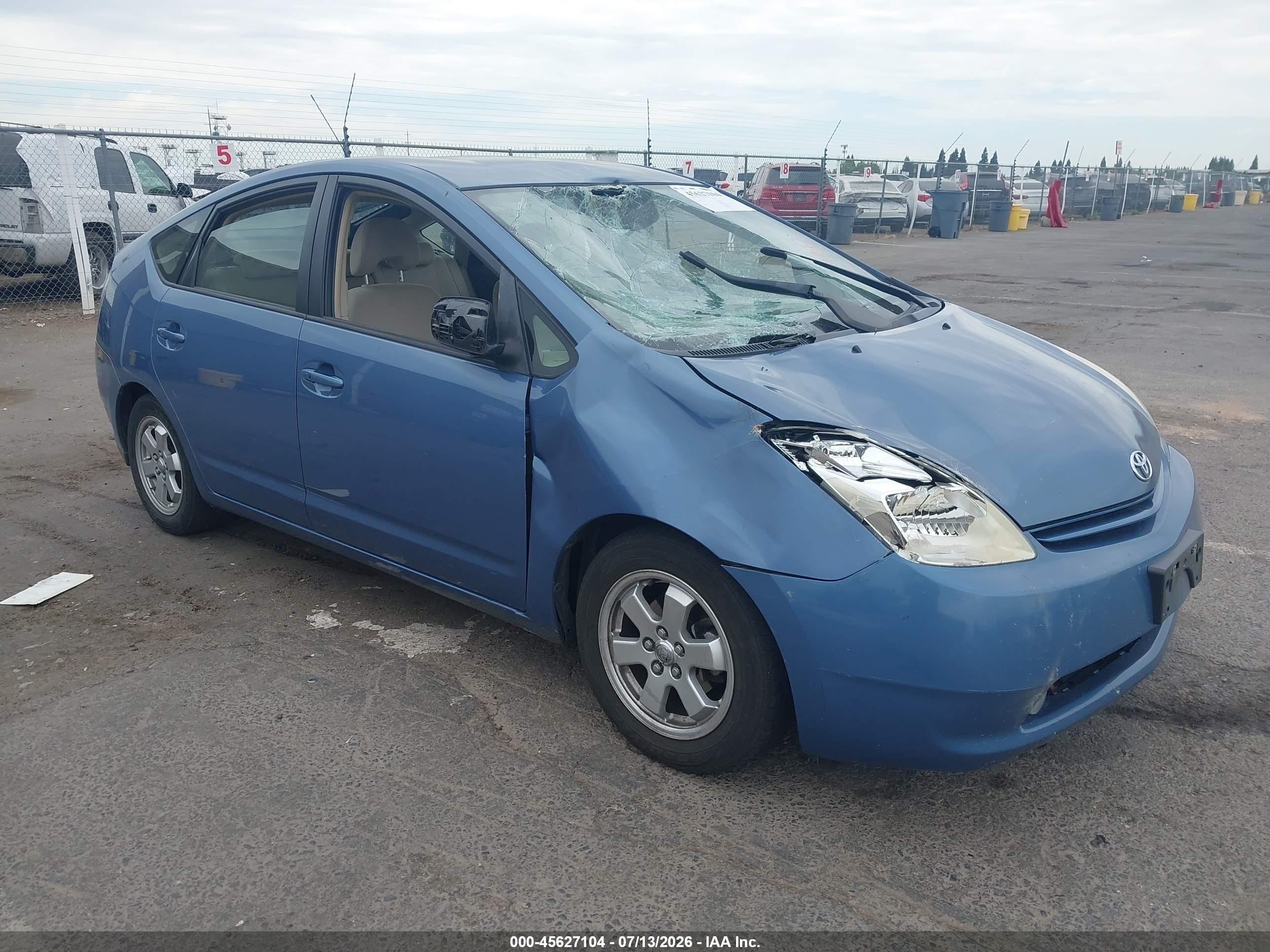 2005 Toyota Prius, VIN JTDKB20U357021277 — Front end