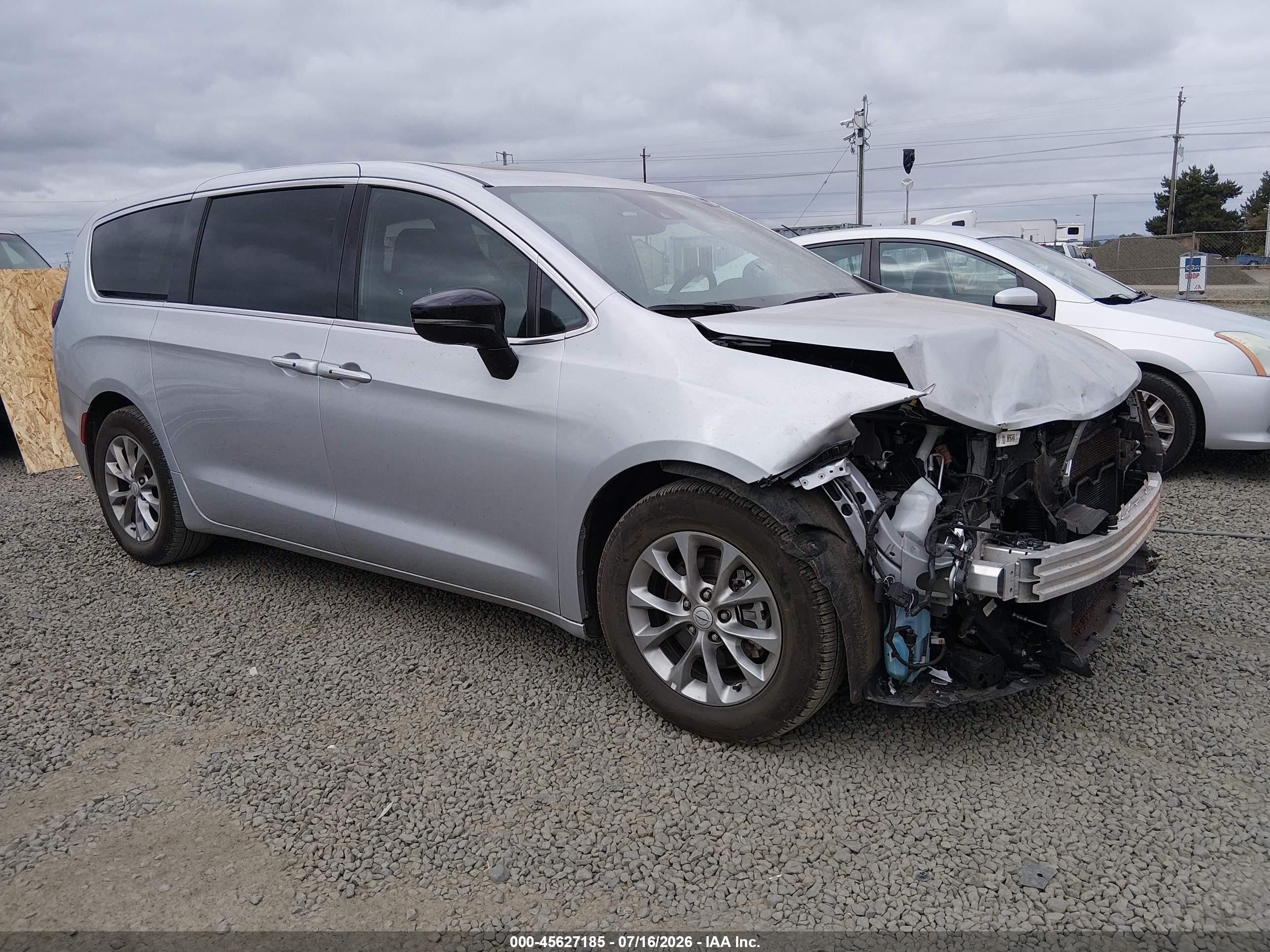2026 Chrysler Pacifica Limited, VIN 2C4RC1GG5TR183171 — Front end