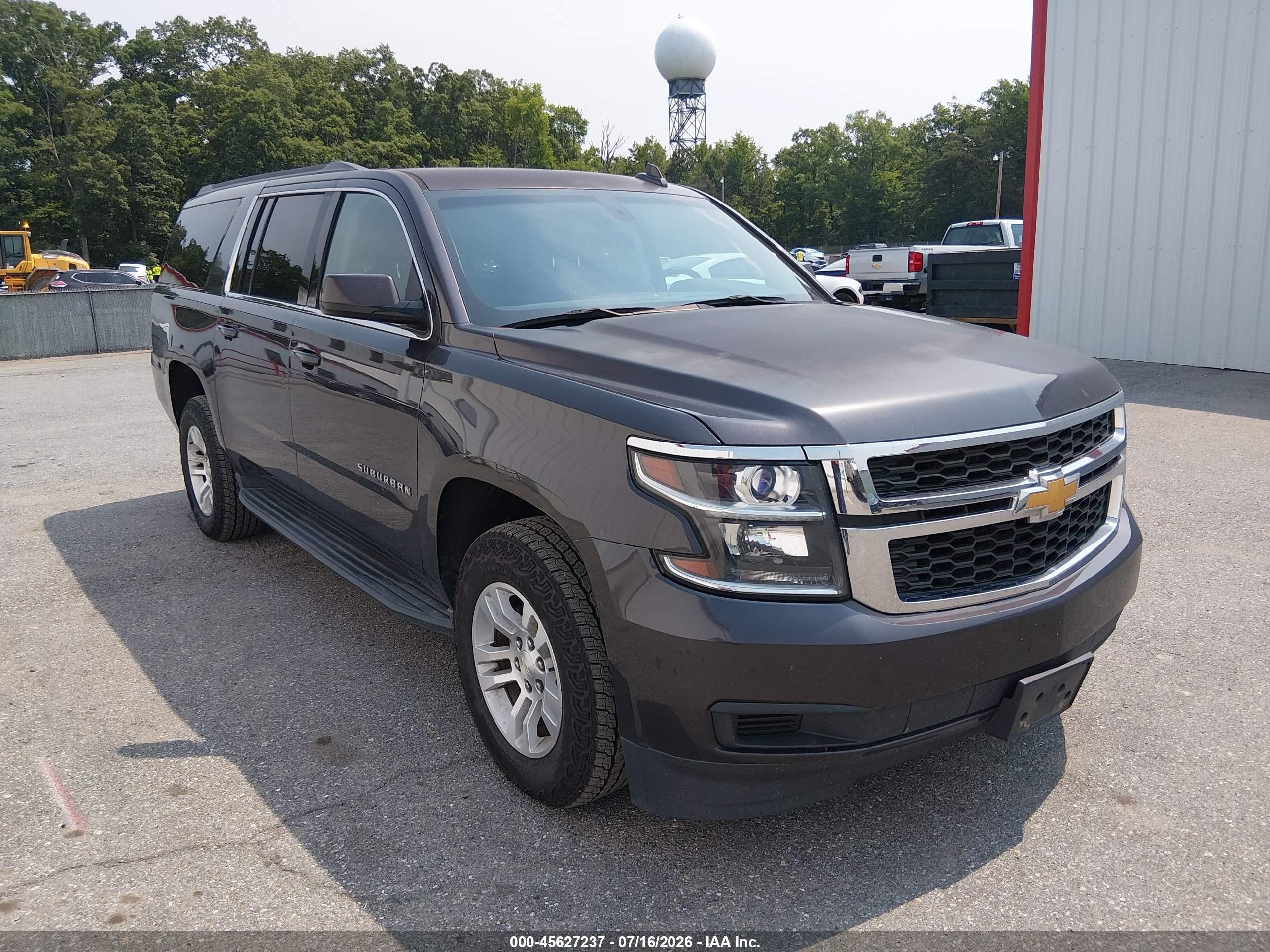 2017 Chevrolet Suburban LS, VIN 1GNSKGECXHR305258 — Normal wear