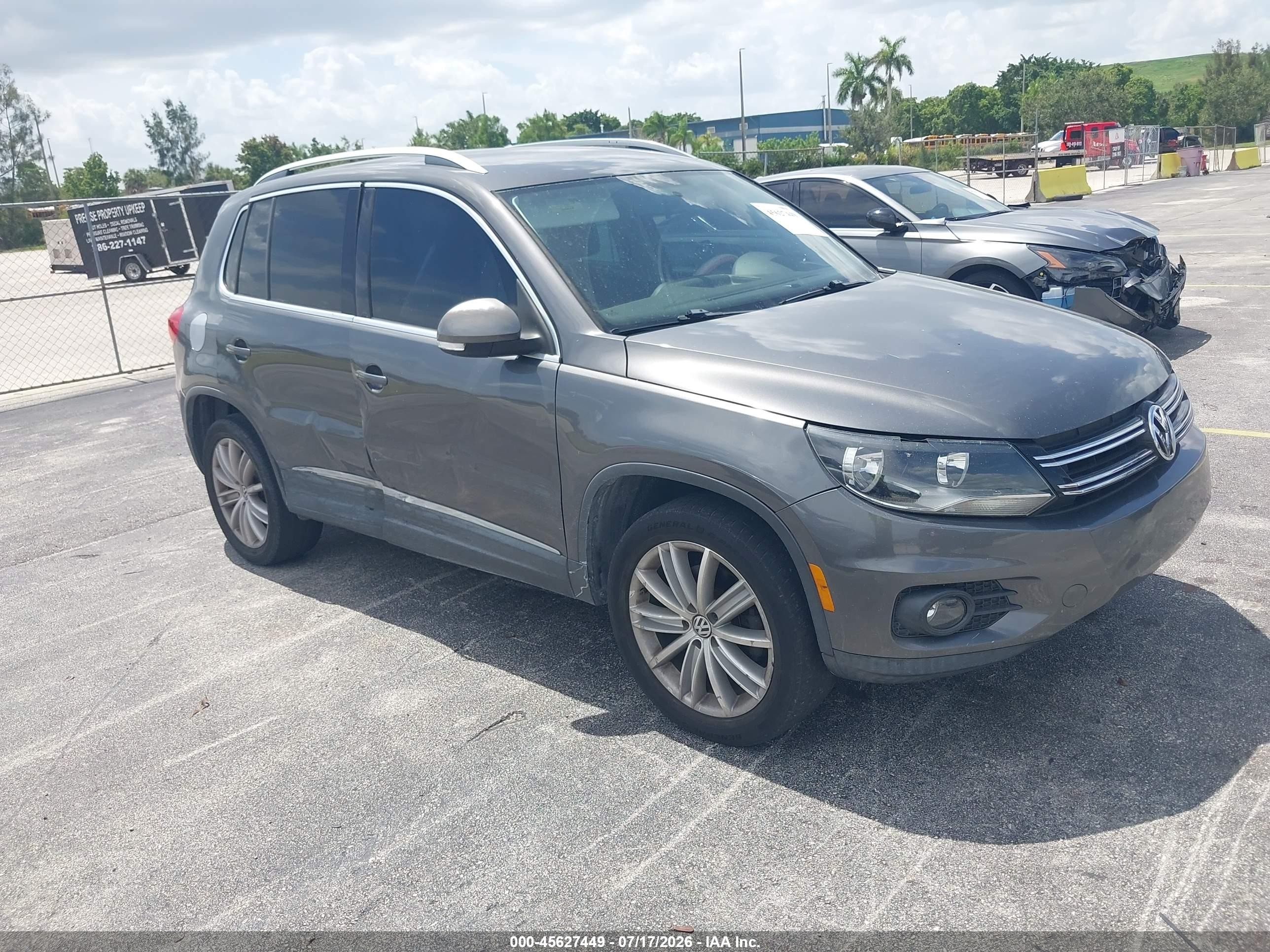 2013 Volkswagen Tiguan S, VIN WVGAV3AX1DW571563 — Side