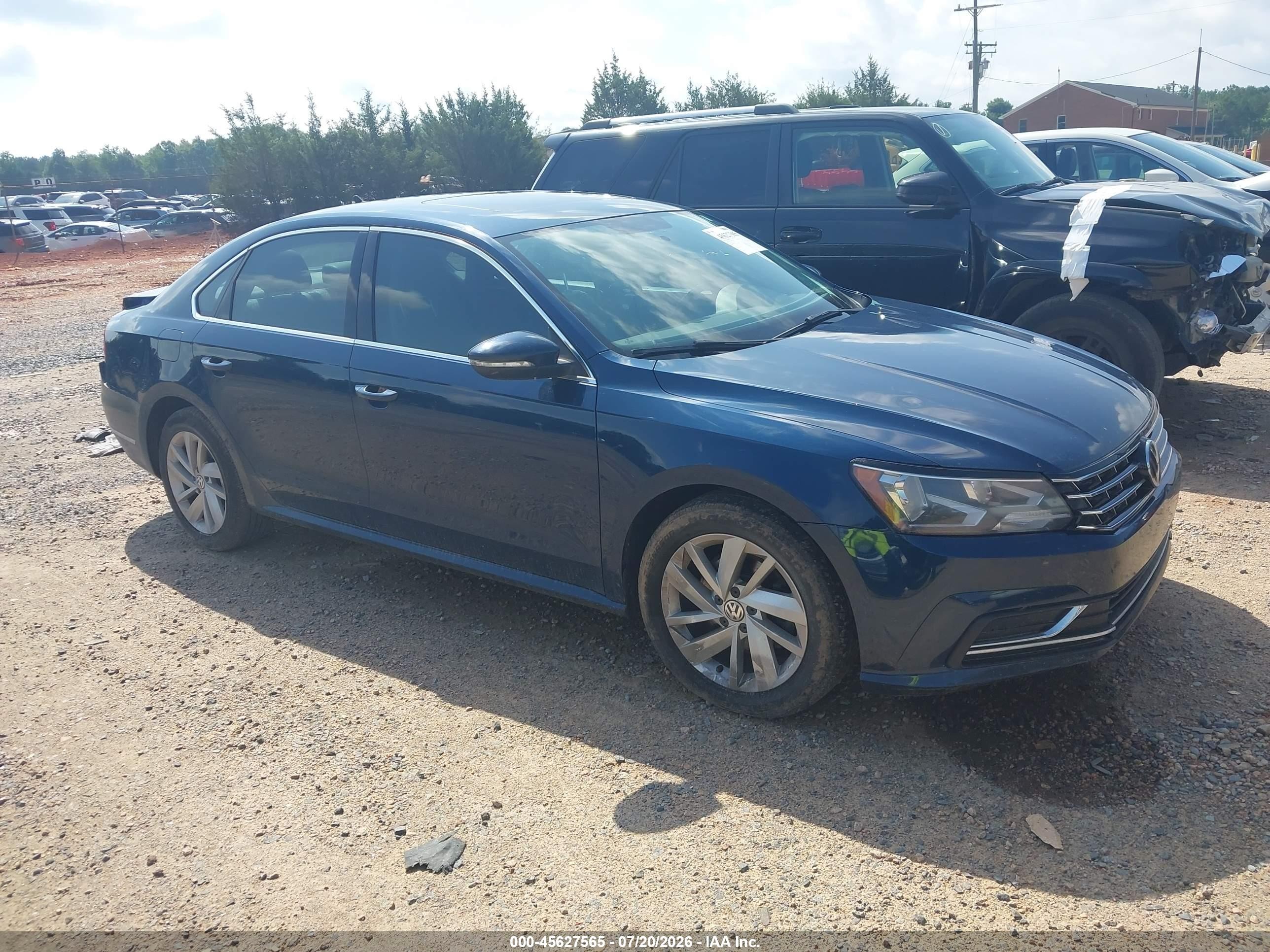 2018 Volkswagen Passat SE, VIN 1VWBA7A35JC004226 — Rear end