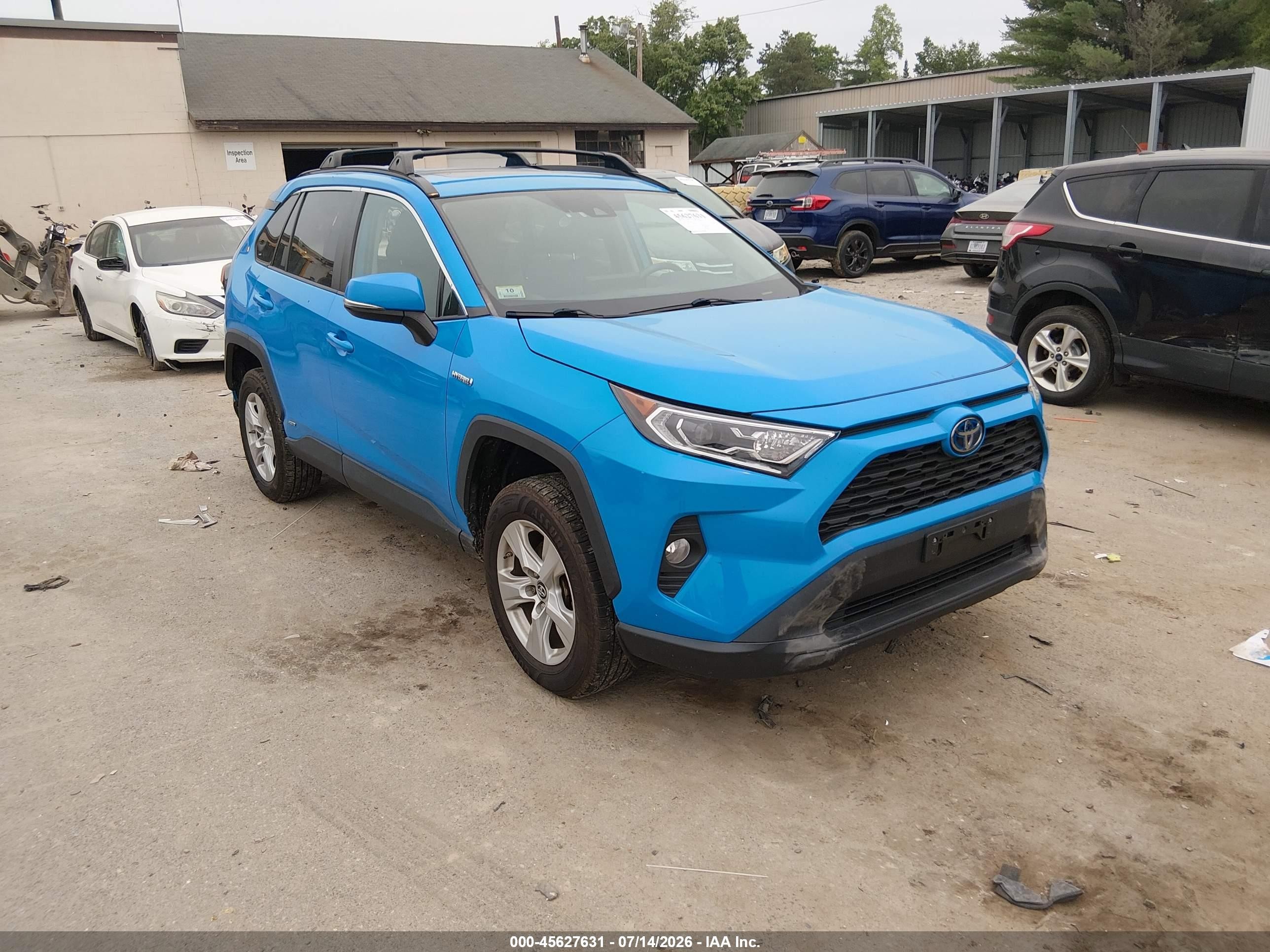 2019 Toyota RAV4 Hybrid XLE, VIN 2T3RWRFV0KW030949 — Rear end