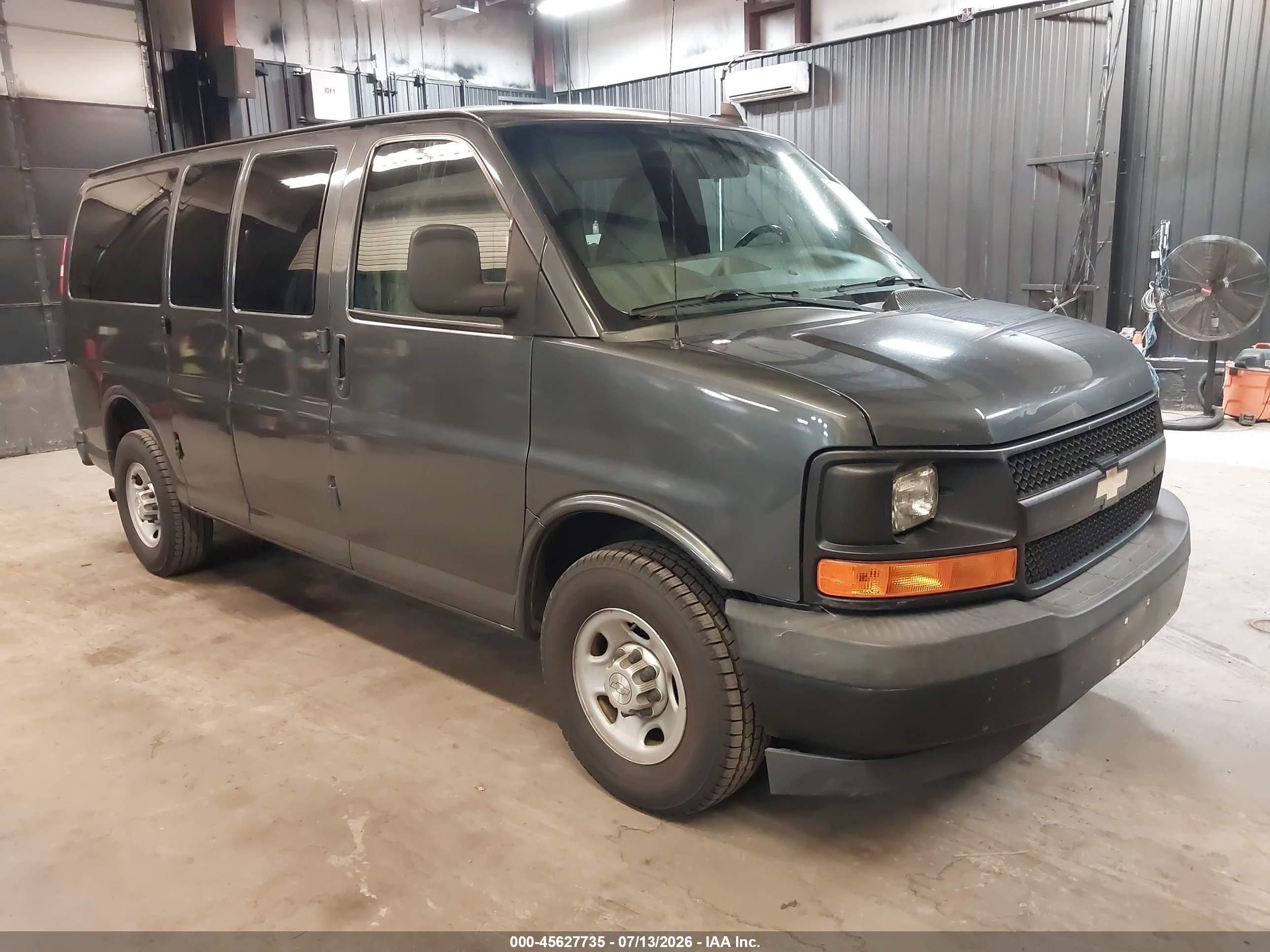 2017 Chevrolet Express Passenger LS, VIN 1GAWGEFF1H1243605 — Side