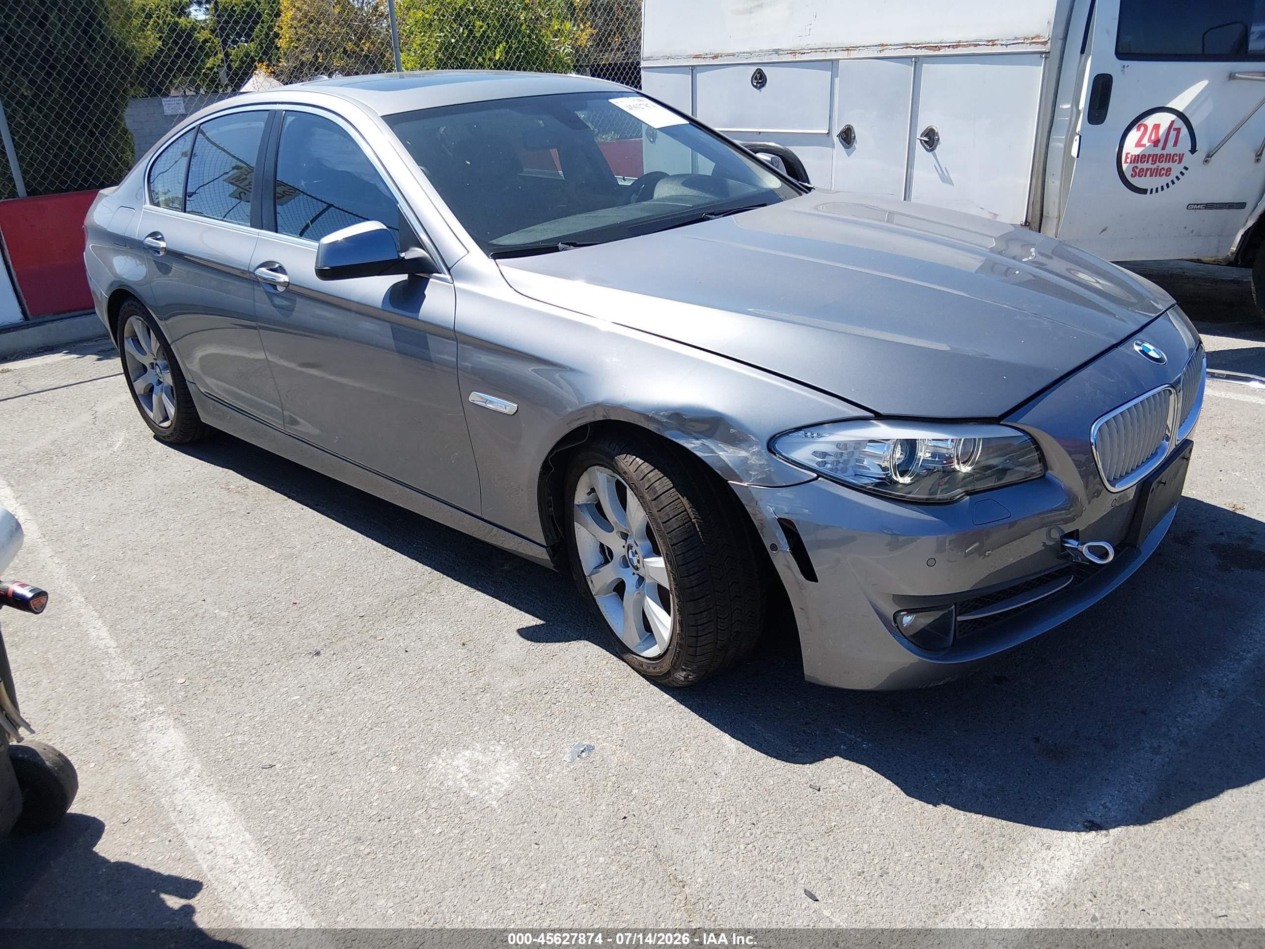2013 BMW 5 Series 550i xDrive, VIN WBAFU9C59DDY72828 — Front end