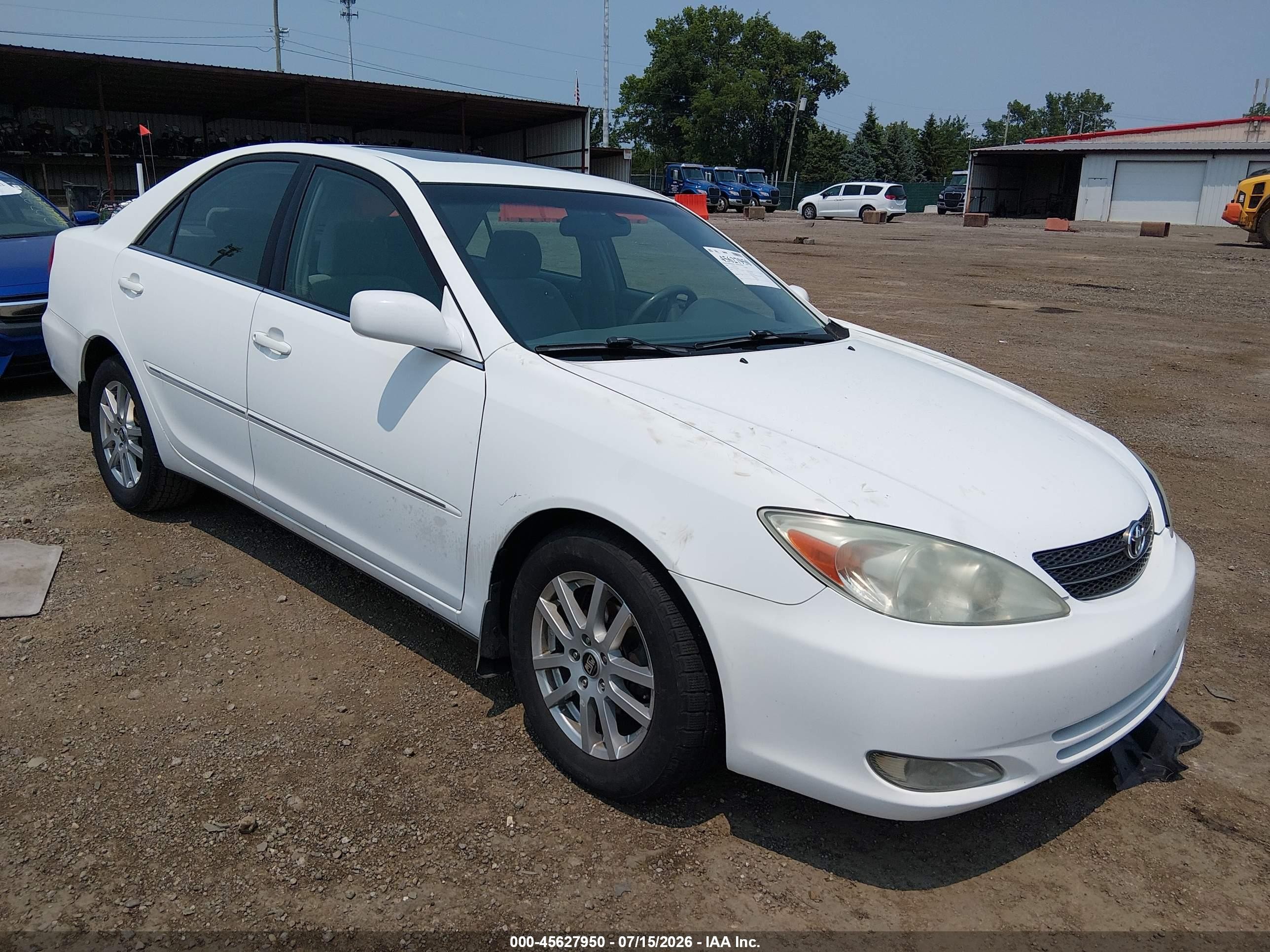 2003 Toyota Camry LE, VIN 4T1BE32K43U260484 — Front end