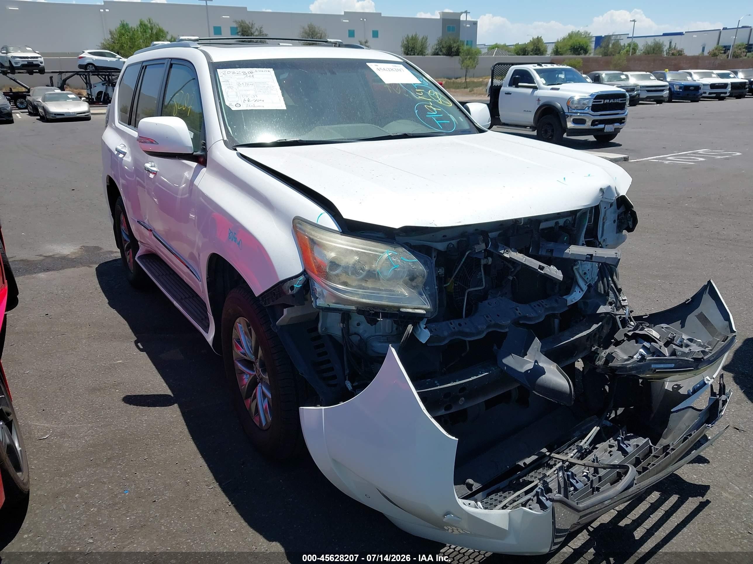 2014 Lexus GX 460 Luxury, VIN JTJJM7FX1E5069017 — Перед