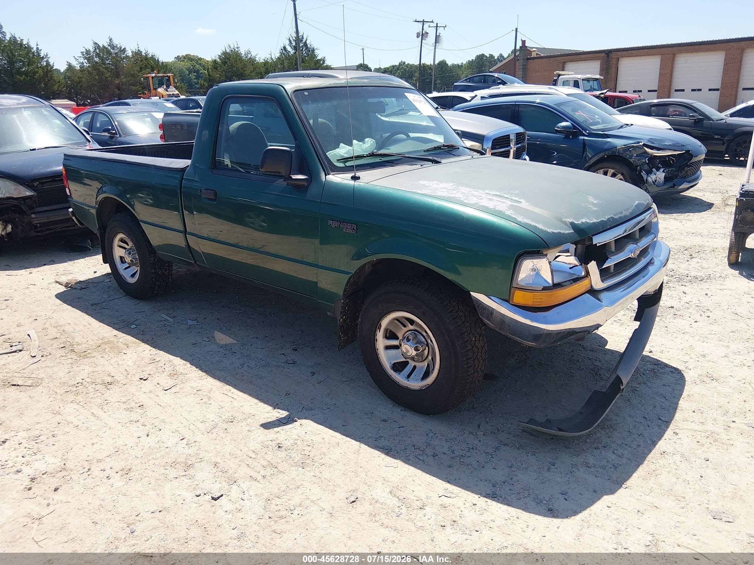 1999 Ford Ranger XL, VIN 1FTYR10C5XUA58102 — Front end
