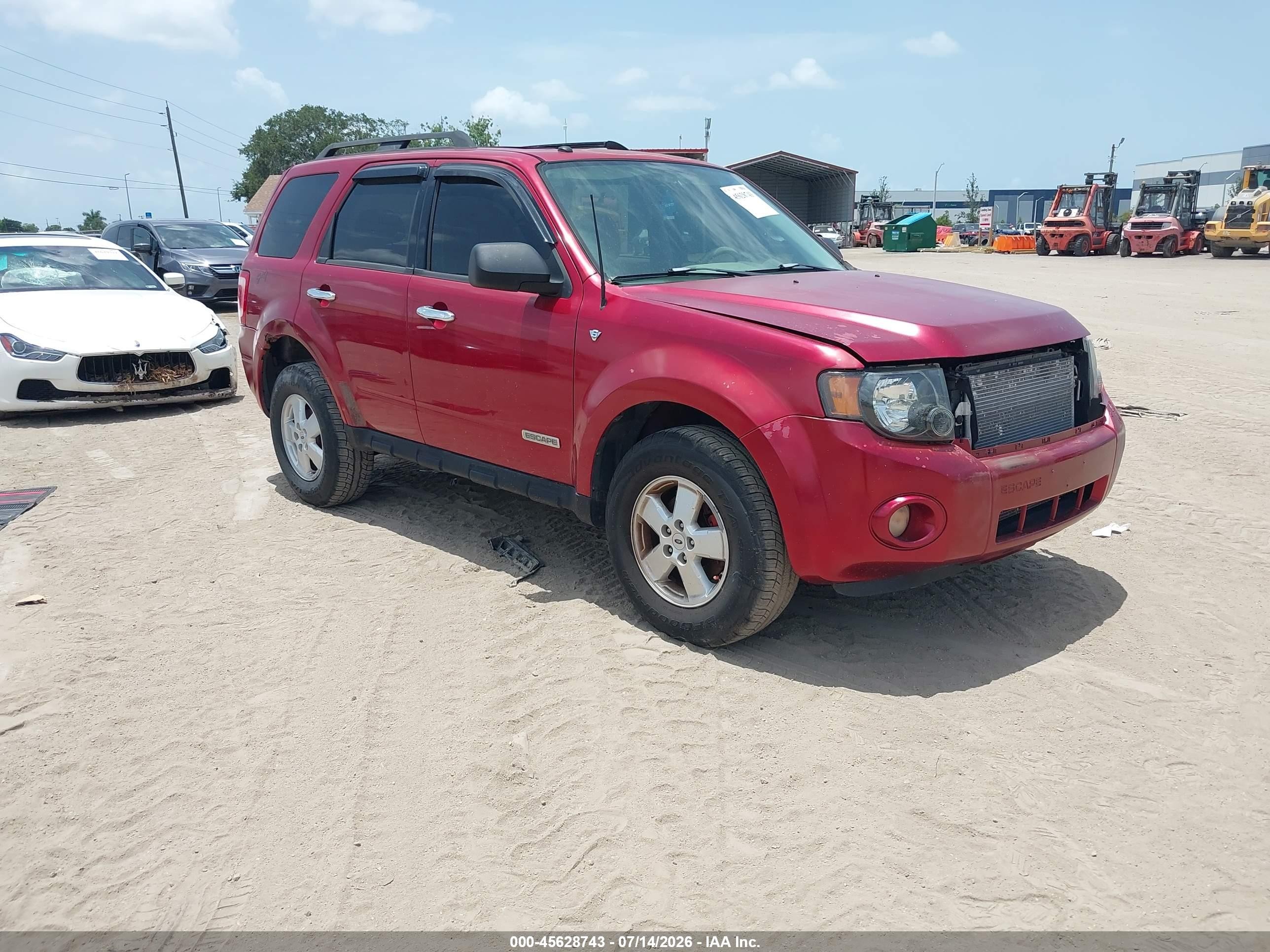 2008 Ford Escape XLT, VIN 1FMCU93118KD67043 — Перед