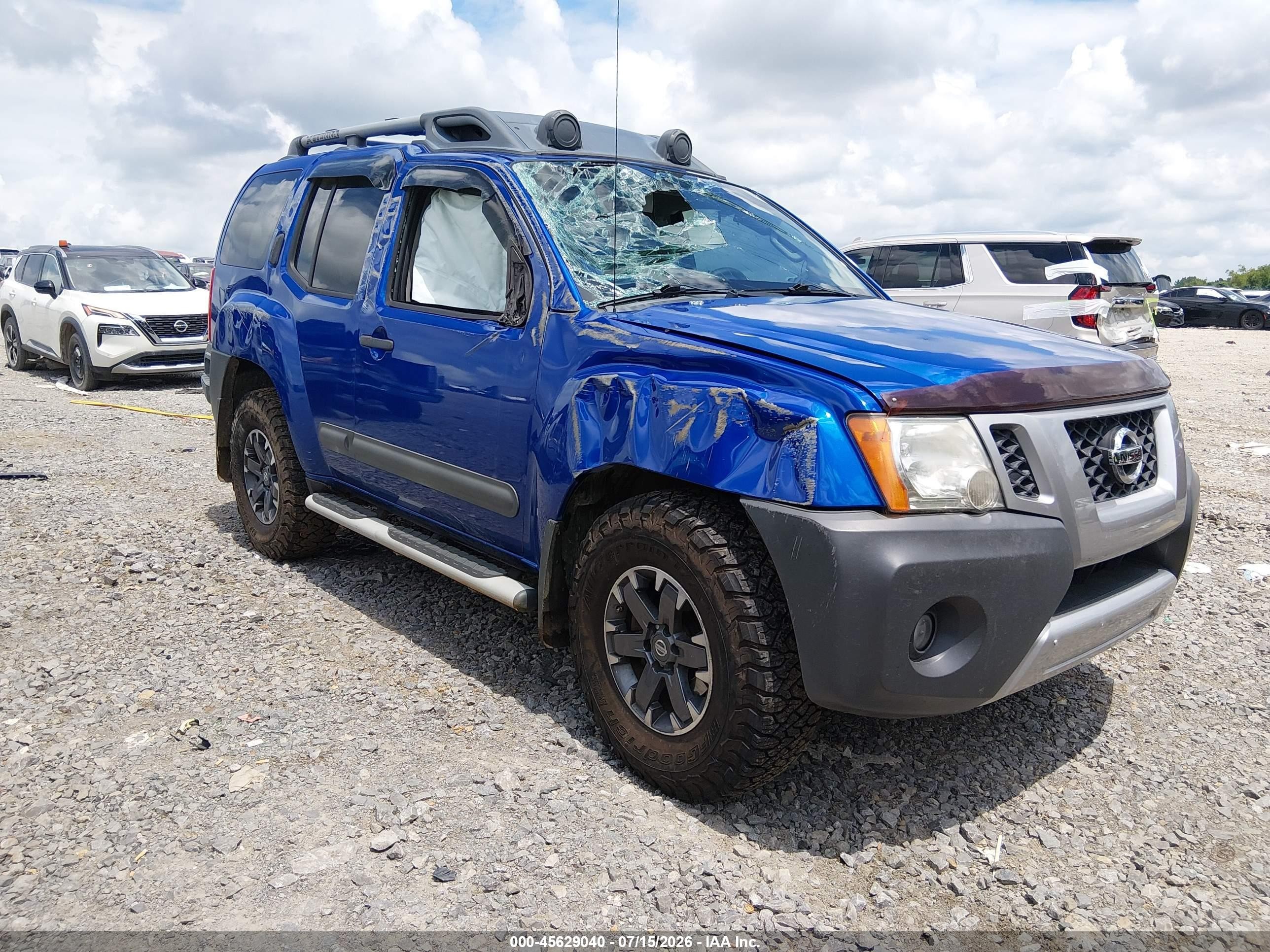 2015 Nissan Xterra S, VIN 5N1AN0NW5FN663154 — Side