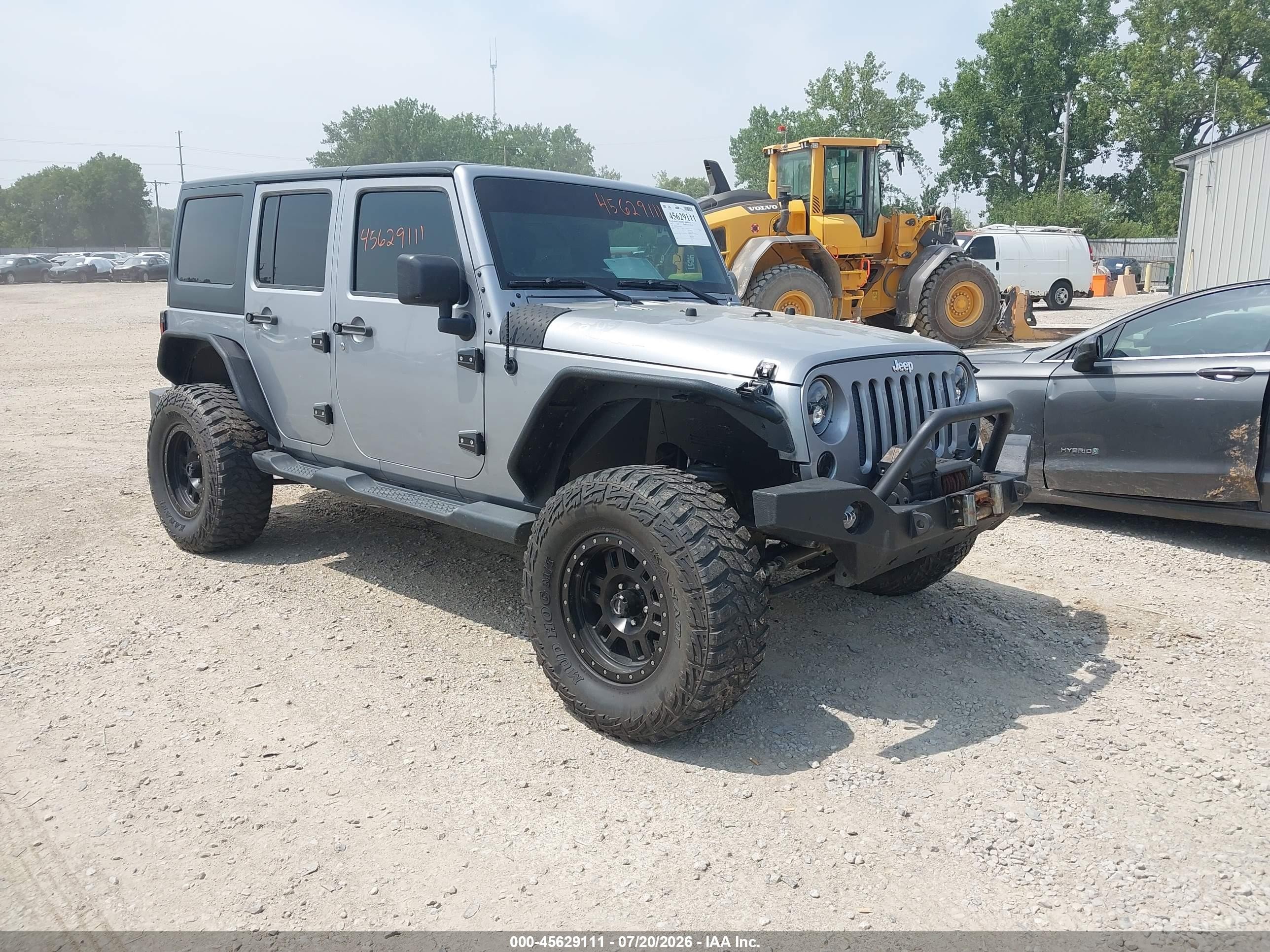 2016 Jeep Wrangler Unlimited Sport, VIN 1C4BJWDGXGL155440 — Перед