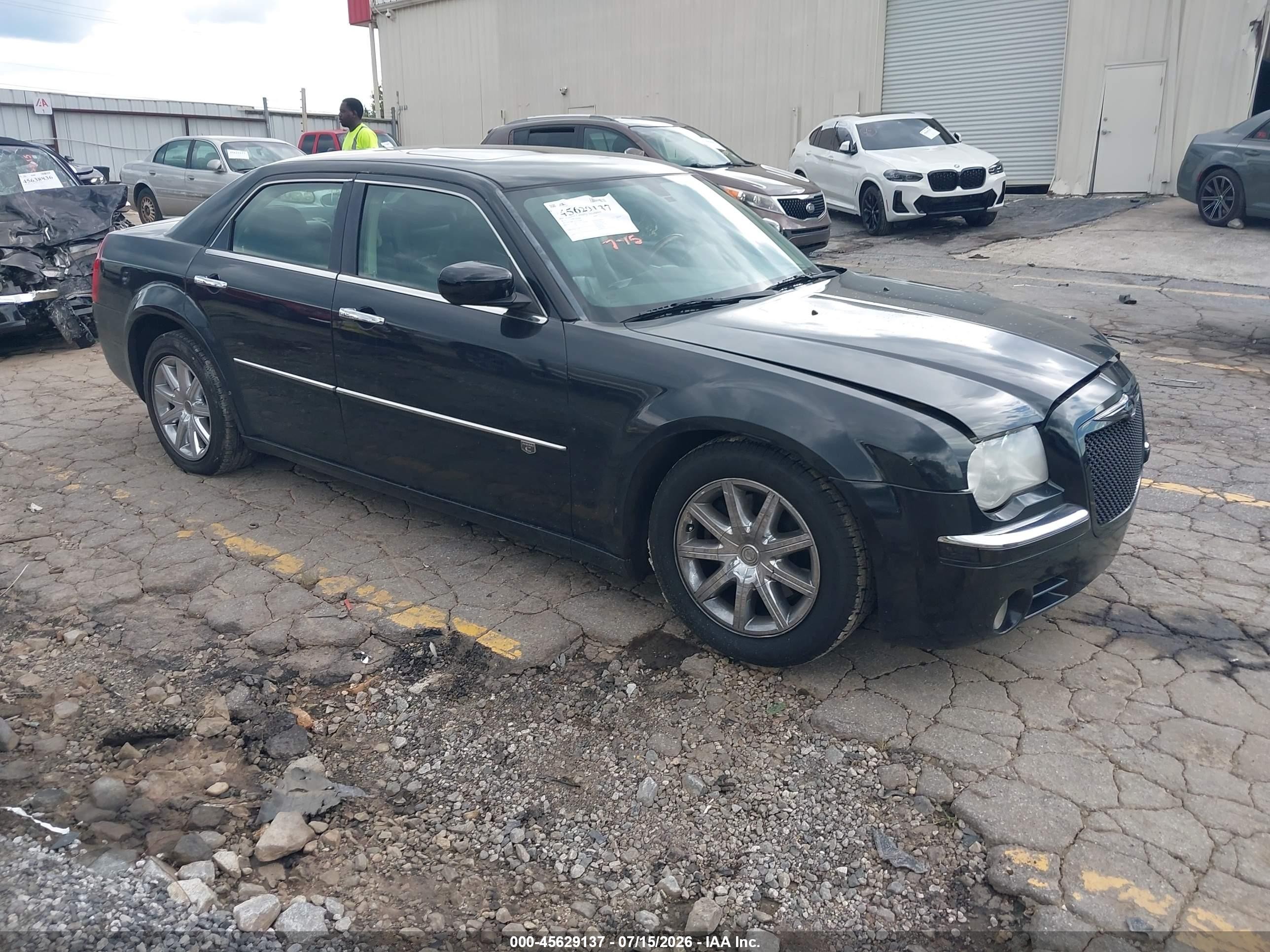 2010 Chrysler 300 C Hemi, VIN 2C3CA6CT3AH114840 — Бок