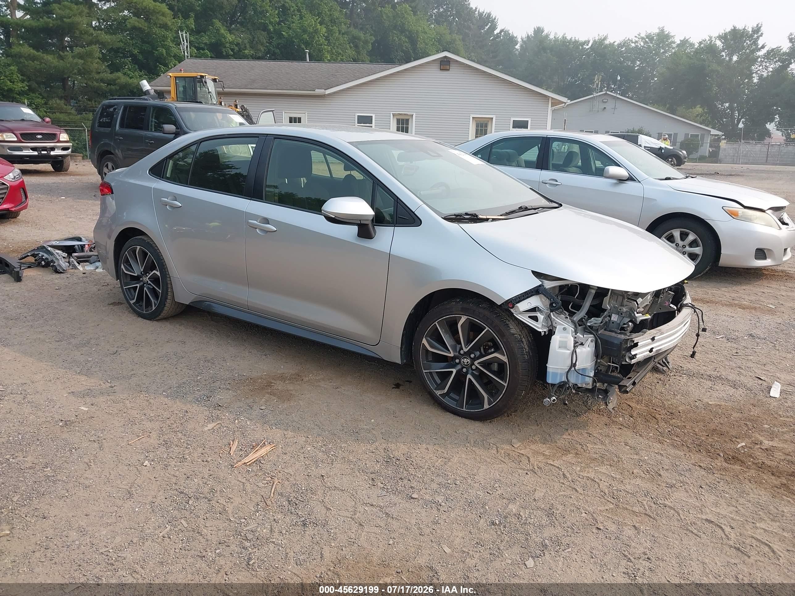 2020 Toyota Corolla SE, VIN JTDS4RCE5LJ021448 — Front end