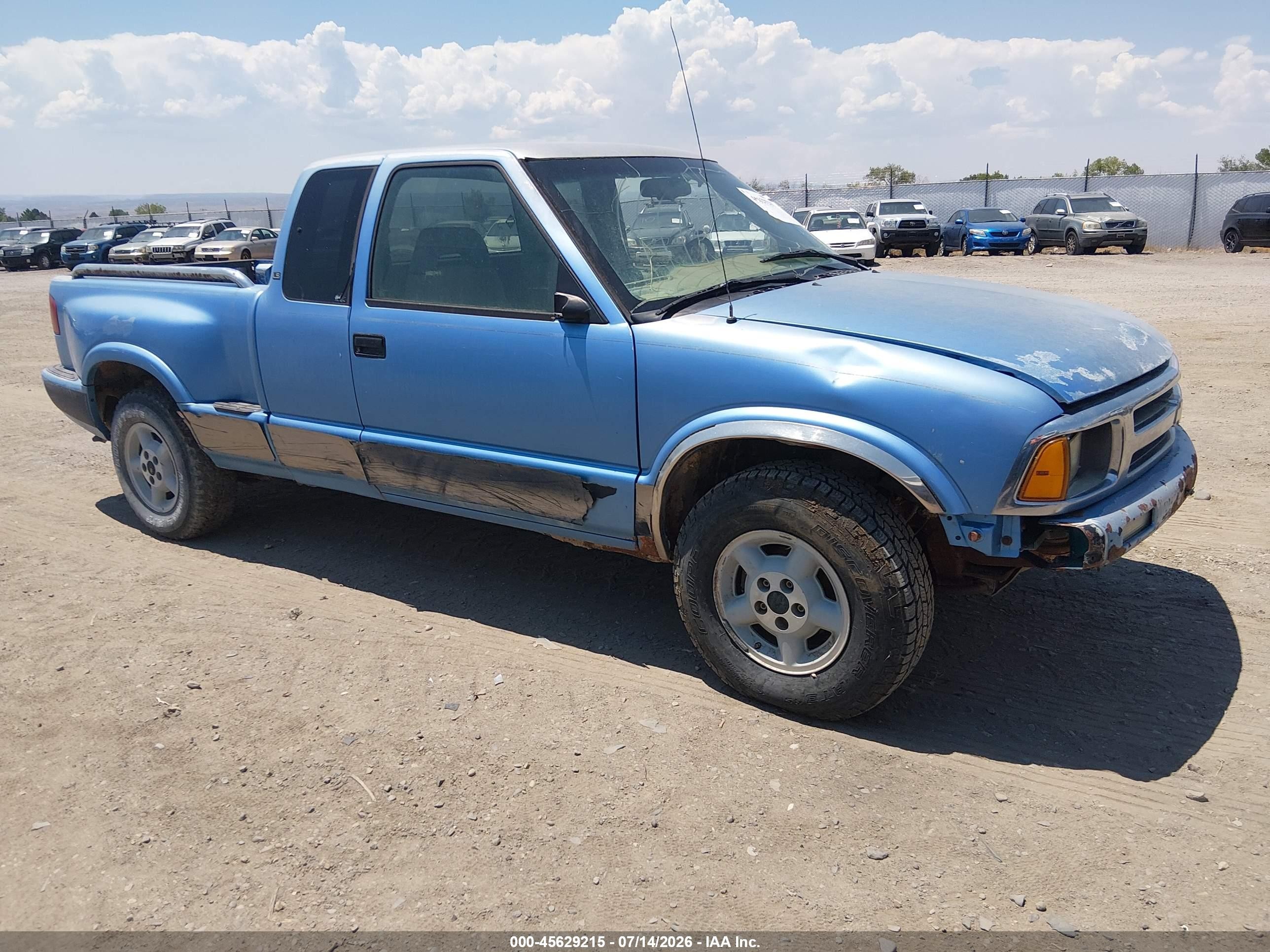 1996 Chevrolet S-10 LS, VIN 1GCDT19W6T8225678 — Normal wear