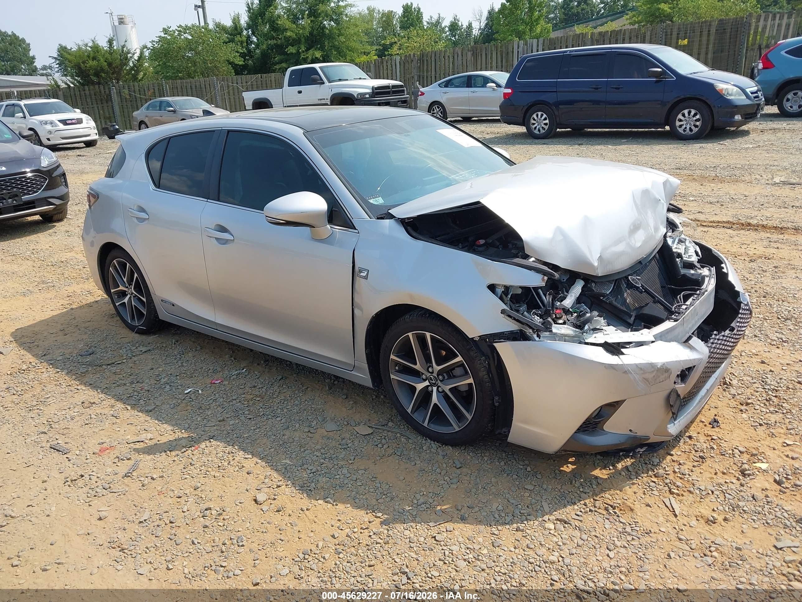 2015 Lexus CT 200h, VIN JTHKD5BH6F2249234 — Front end