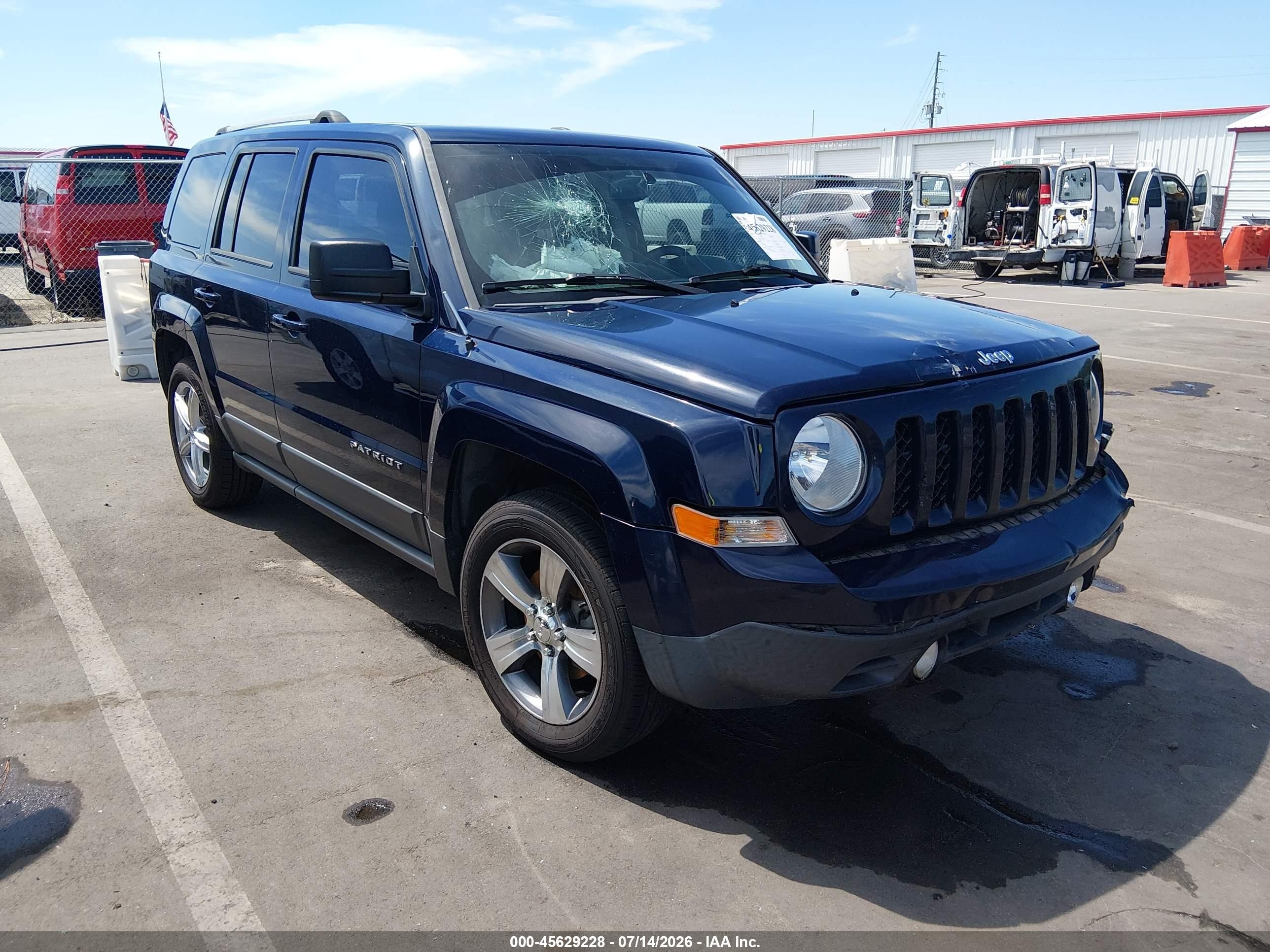 2016 Jeep Patriot Latitude, VIN 1C4NJPFAXGD655944 — Front end