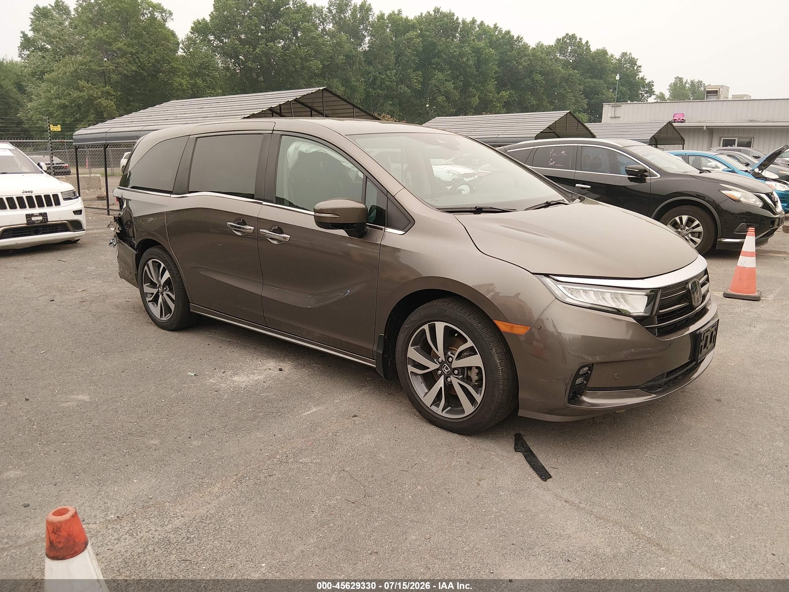 2021 Honda Odyssey Touring, VIN 5FNRL6H83MB038826 — Rear end