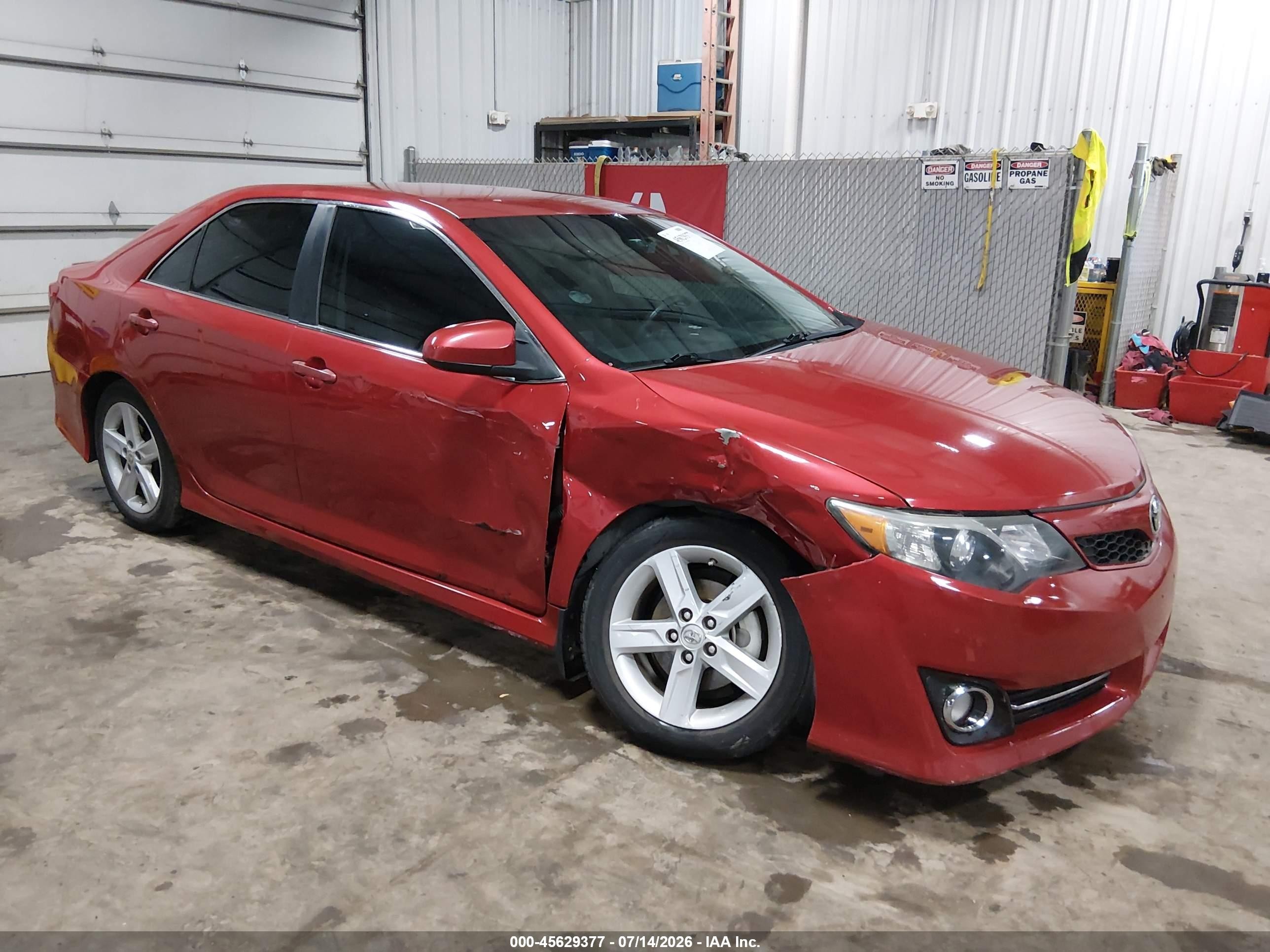 2014 Toyota Camry SE Sport, VIN 4T1BF1FK7EU780791 — Front end