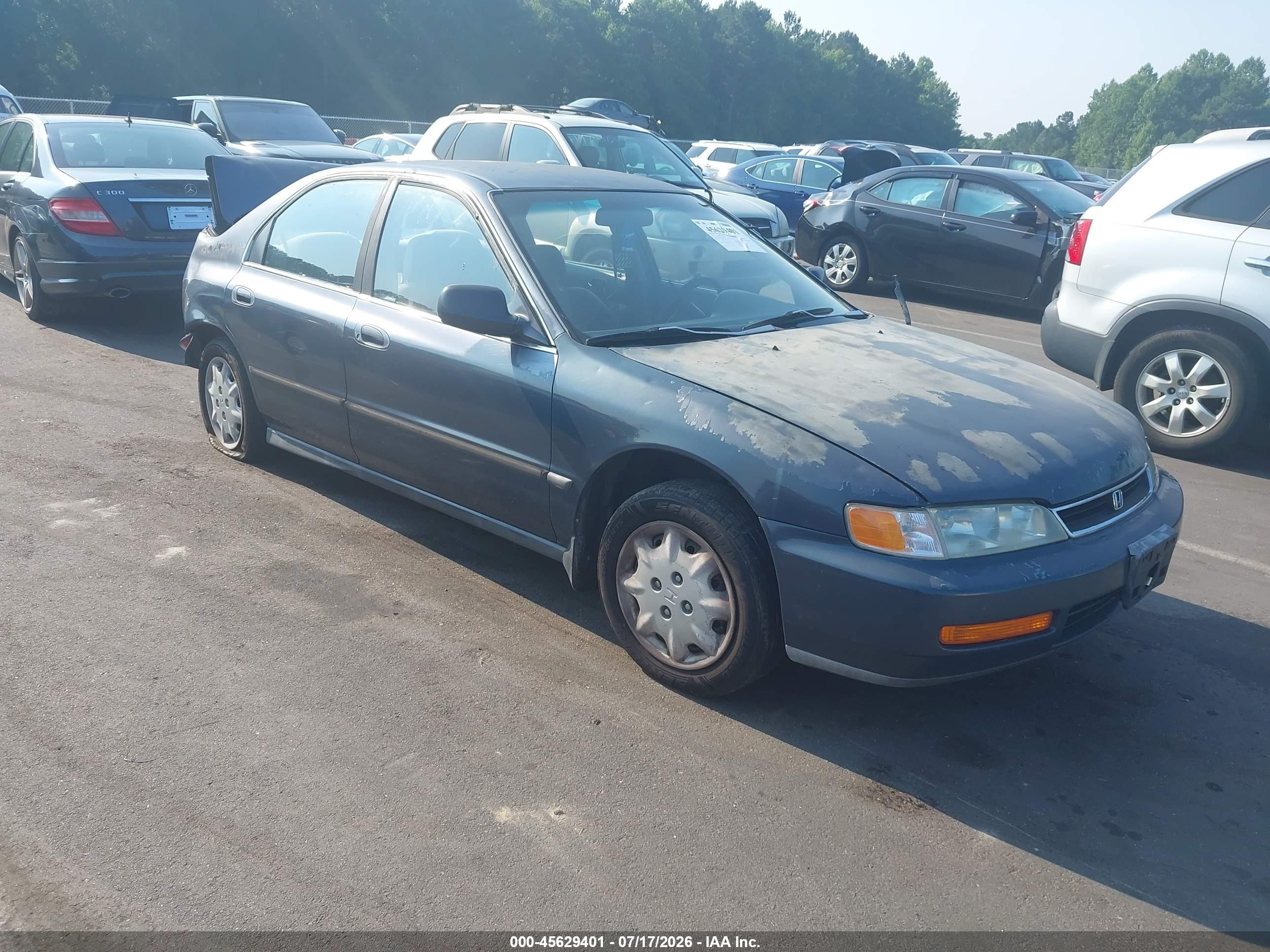 1997 Honda Accord LX, VIN 1HGCD5535VA242805 — Зад
