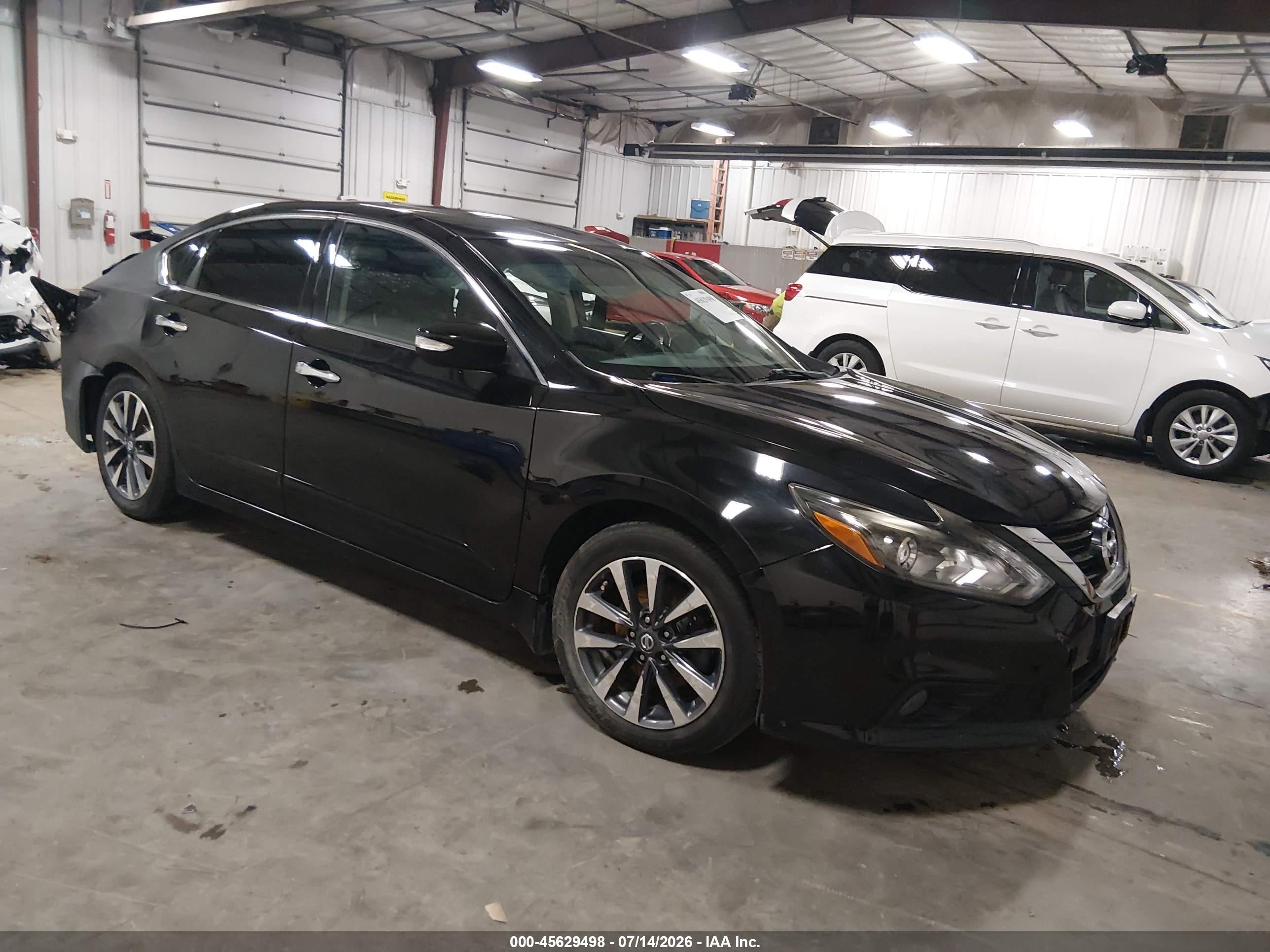 2017 Nissan Altima SV, VIN 1N4AL3AP1HC117496 — Side