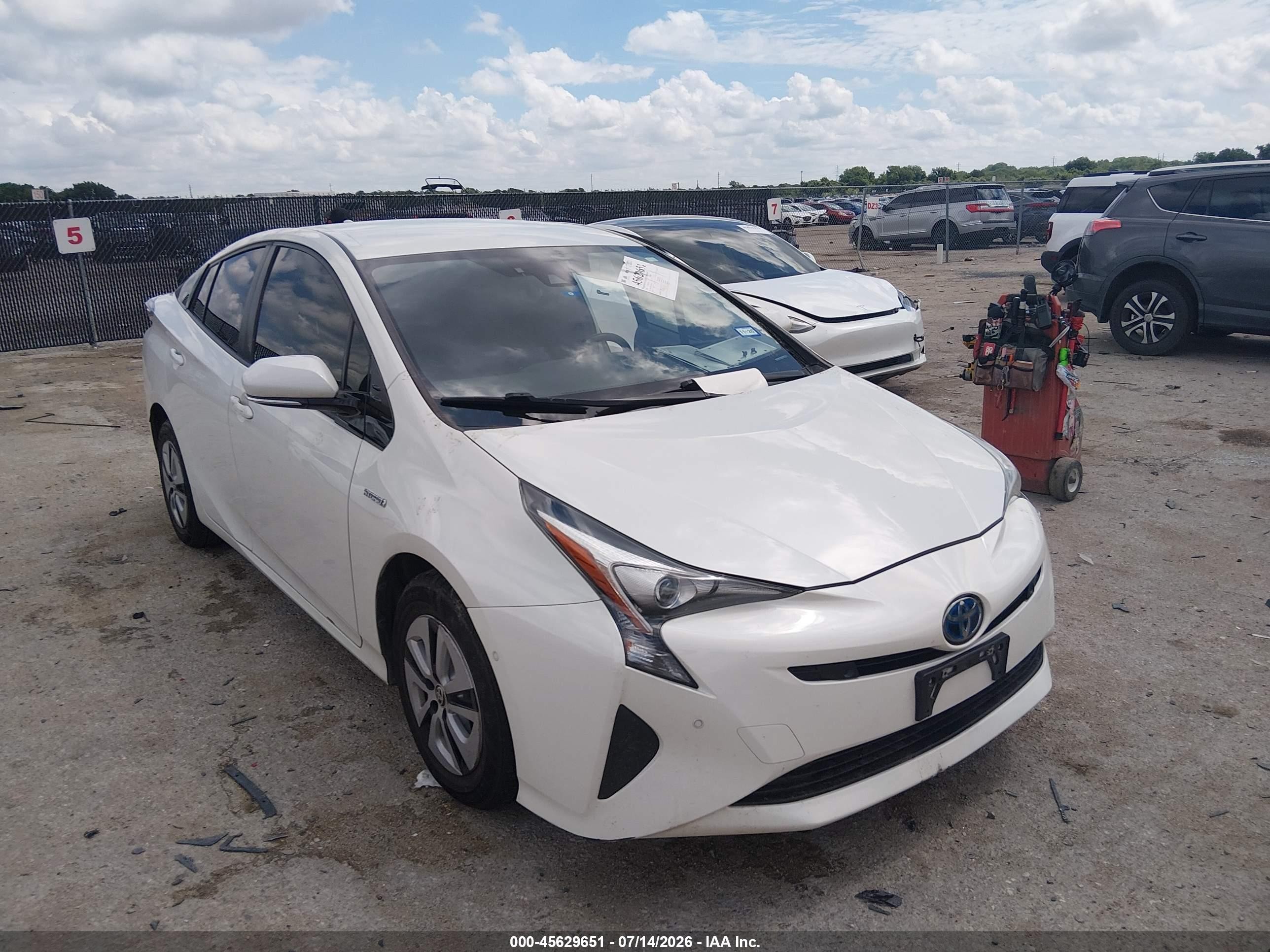 2018 Toyota Prius Four, VIN JTDKARFU9J3055227 — Side