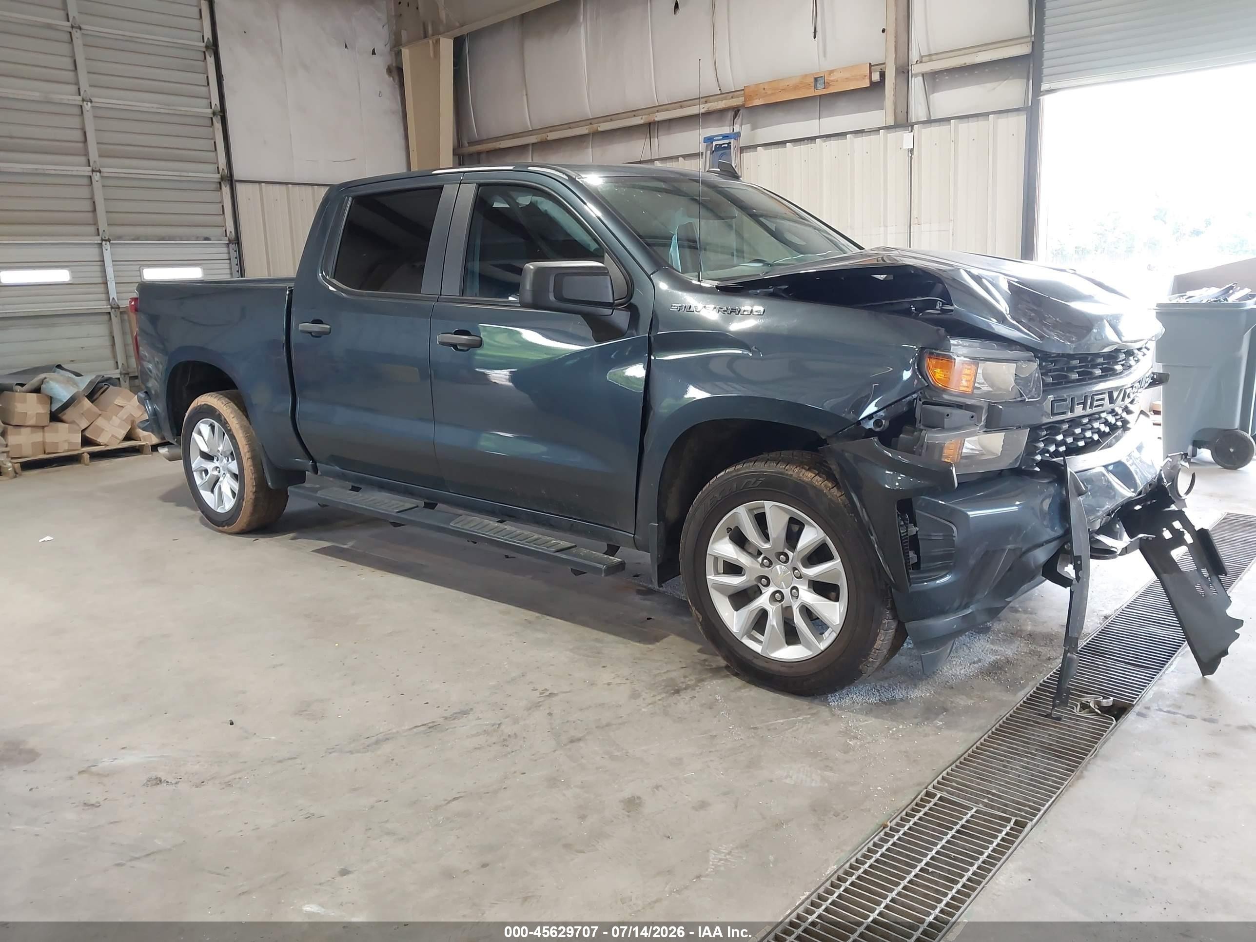 2021 Chevrolet Silverado 1500 Custom, VIN 1GCPWBEH0MZ172473 — Front end