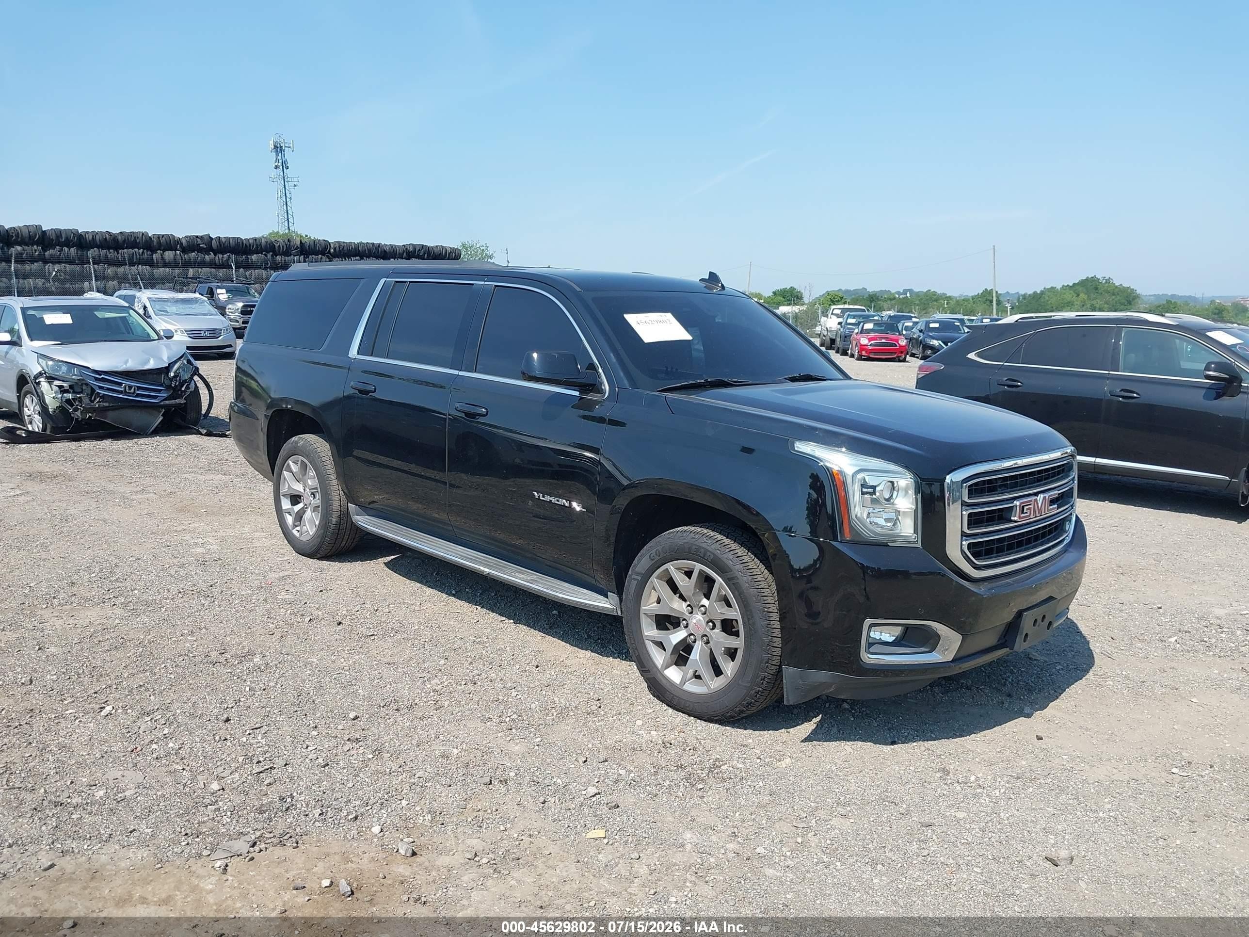 2018 GMC Yukon XL SLE, VIN 1GKS2FKC0JR213996 — Side