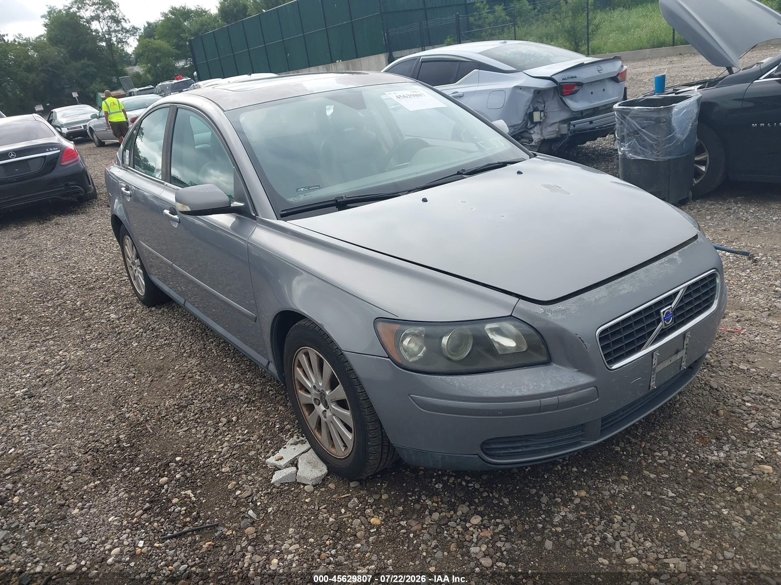 2004 Volvo S40, VIN YV1MS382X42025964 — Зад