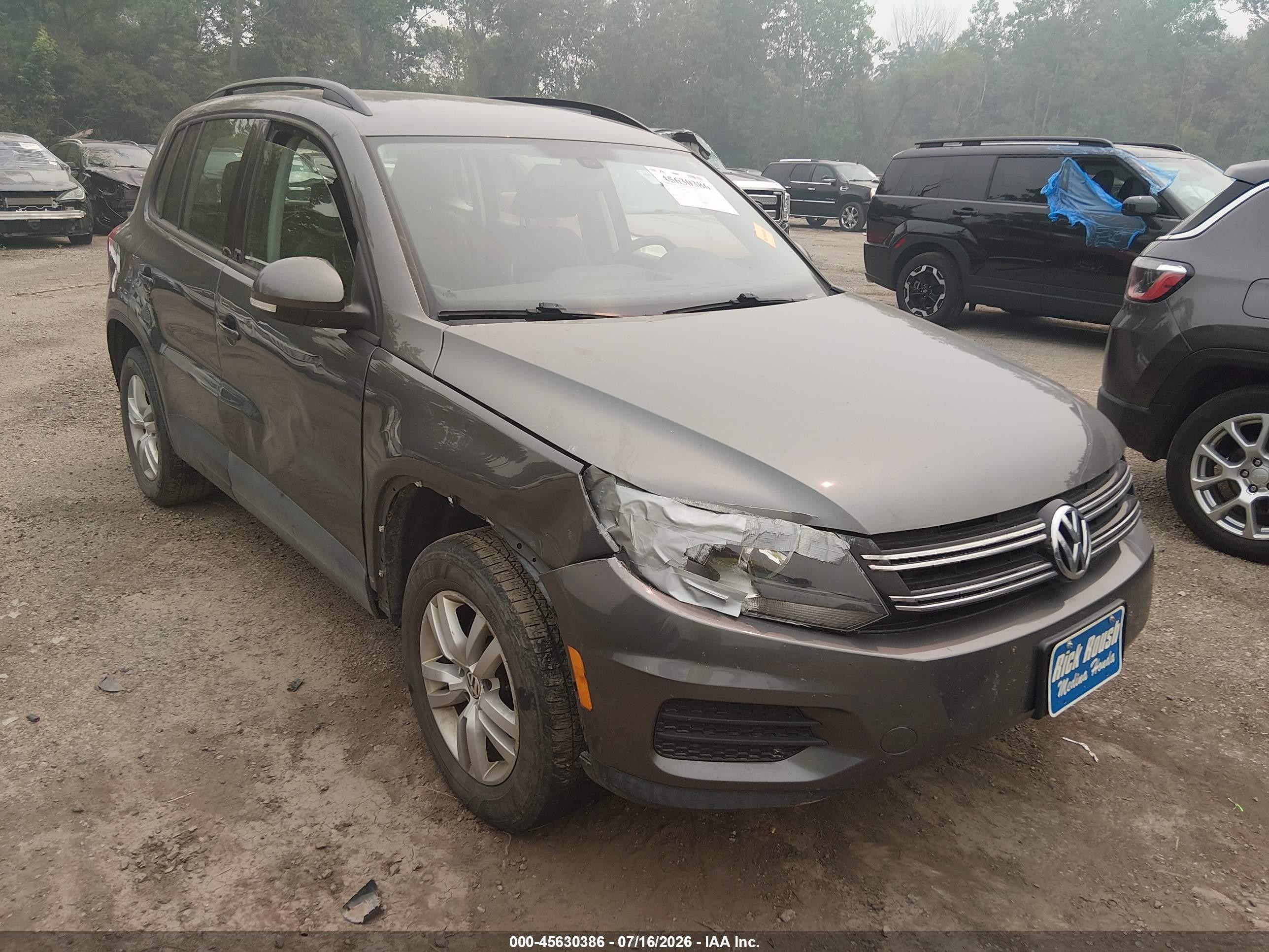 2017 Volkswagen Tiguan S, VIN WVGBV7AX7HK019297 — Side